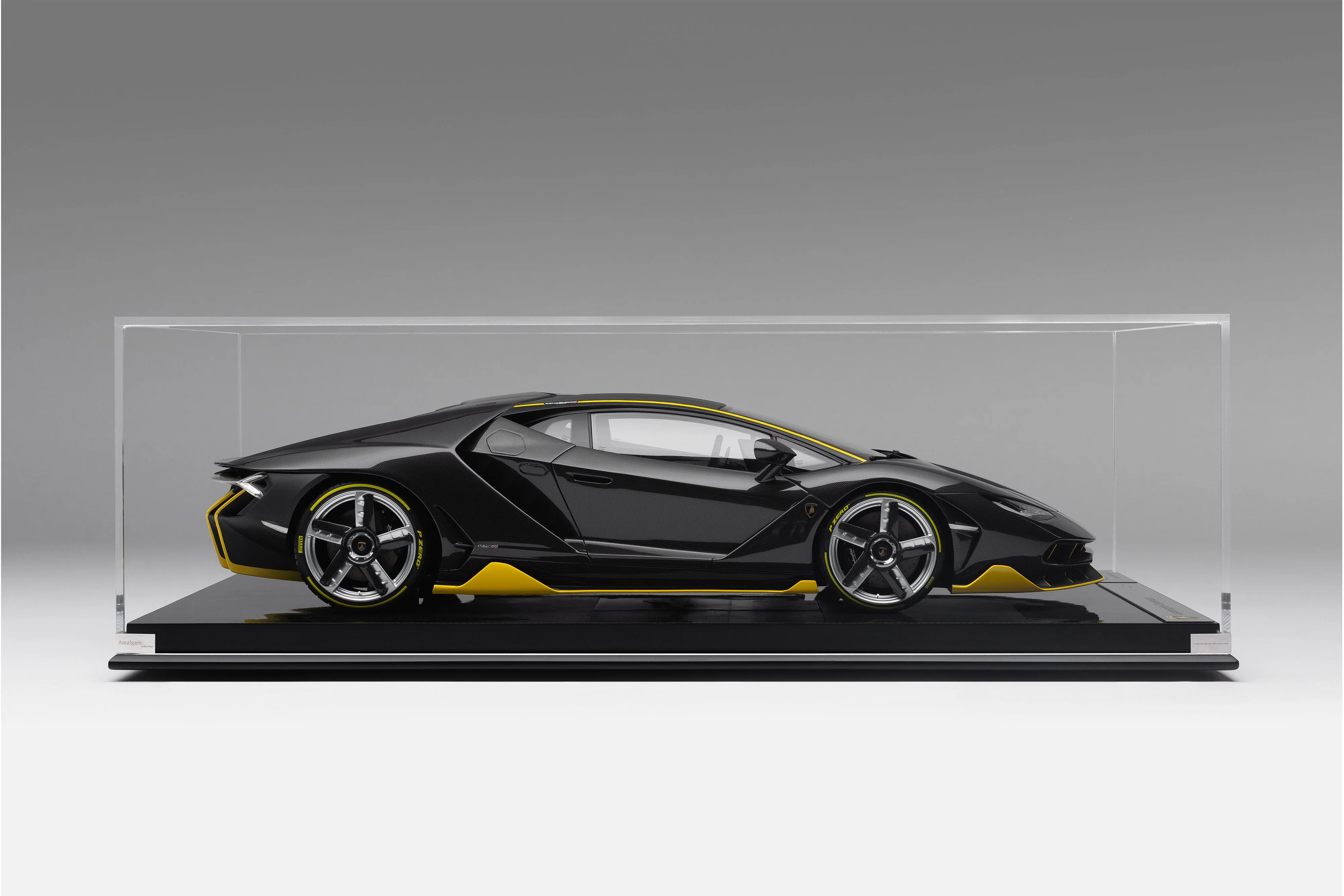 Lamborghini Centenario (2016) - Image 16