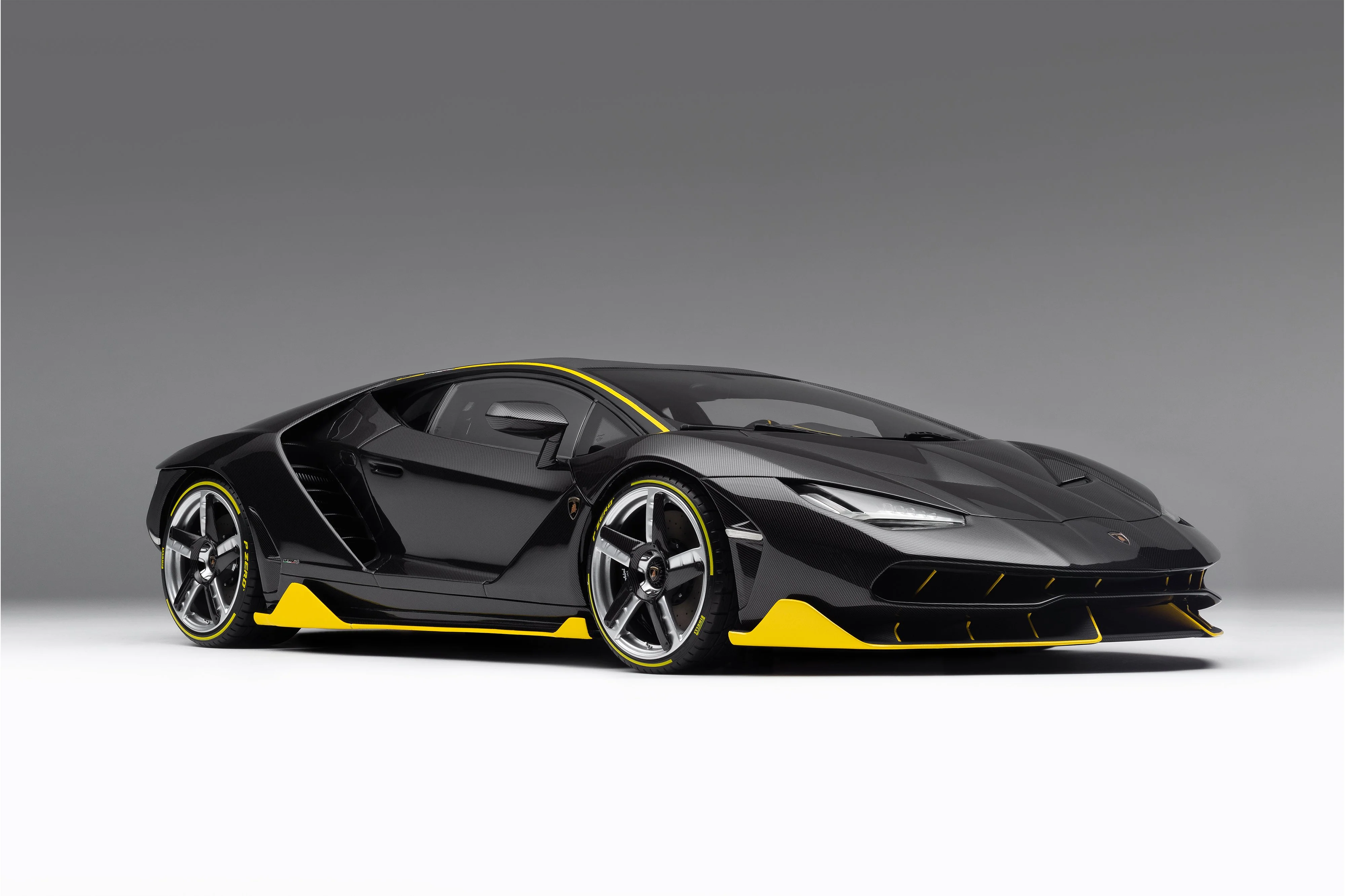 Lamborghini Centenario (2016) - Image 4