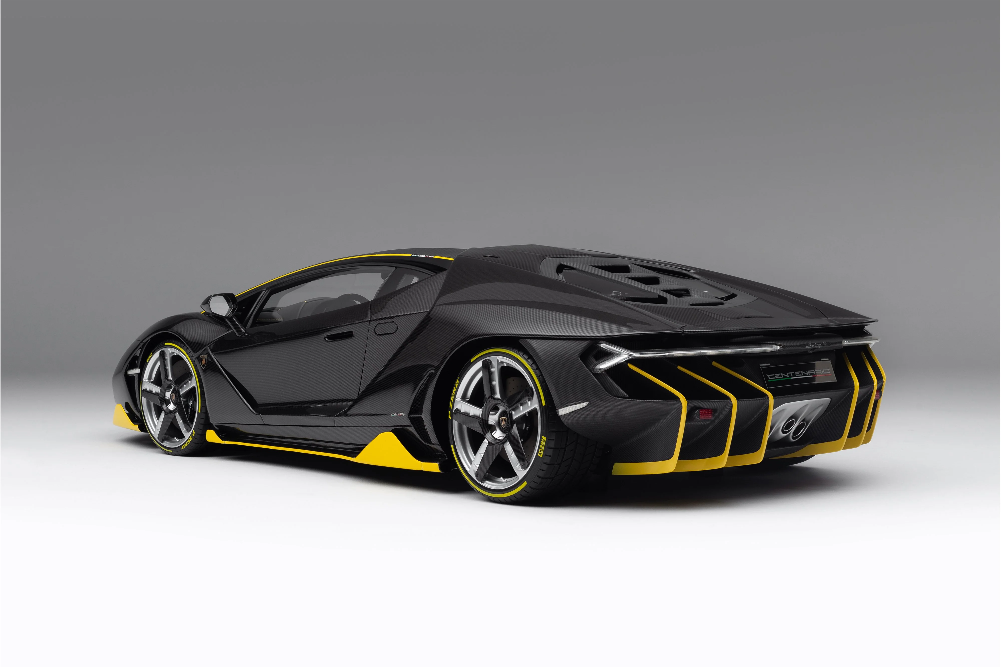 Lamborghini Centenario (2016) - Image 7
