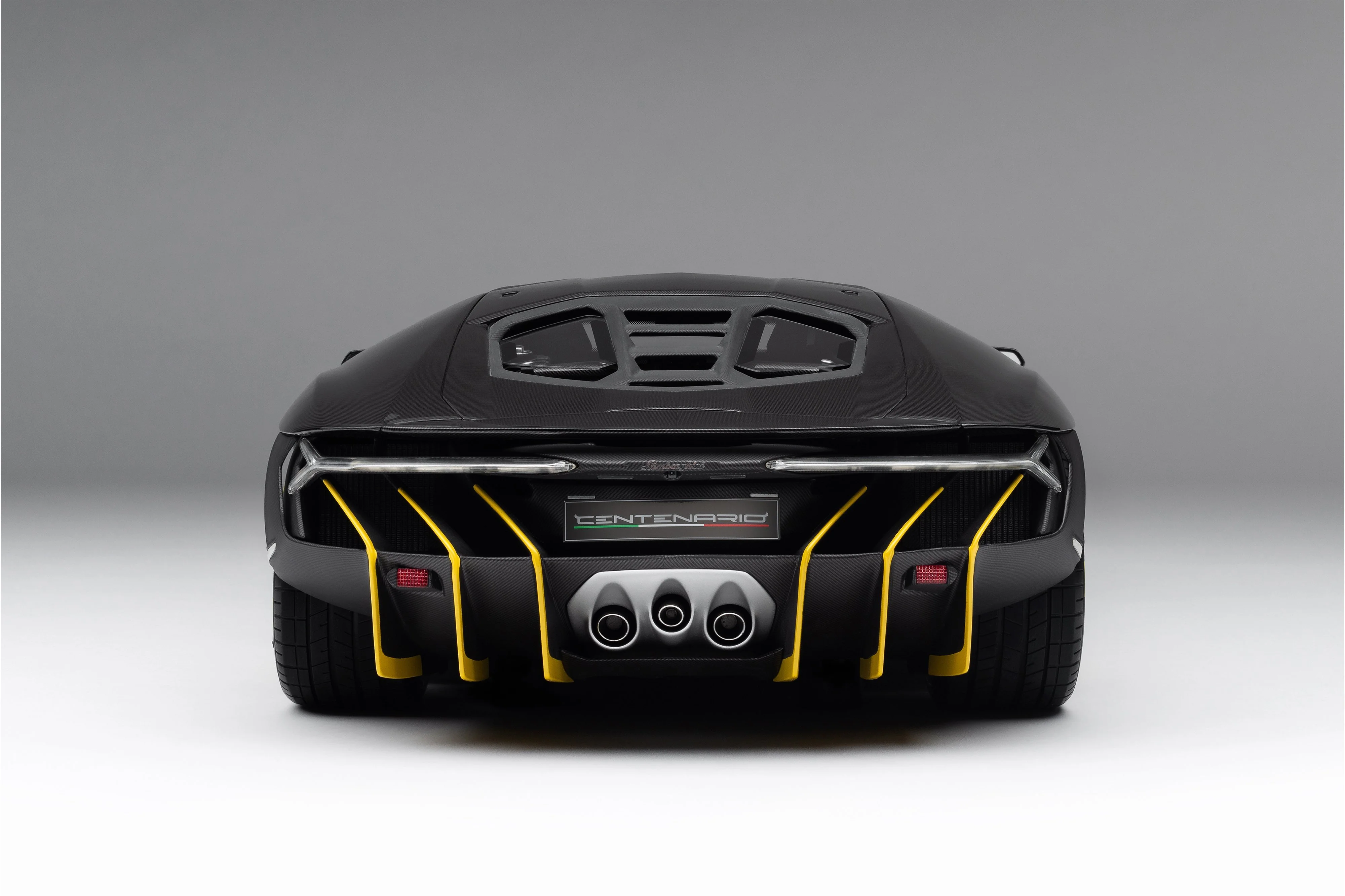 Lamborghini Centenario (2016) - Image 9