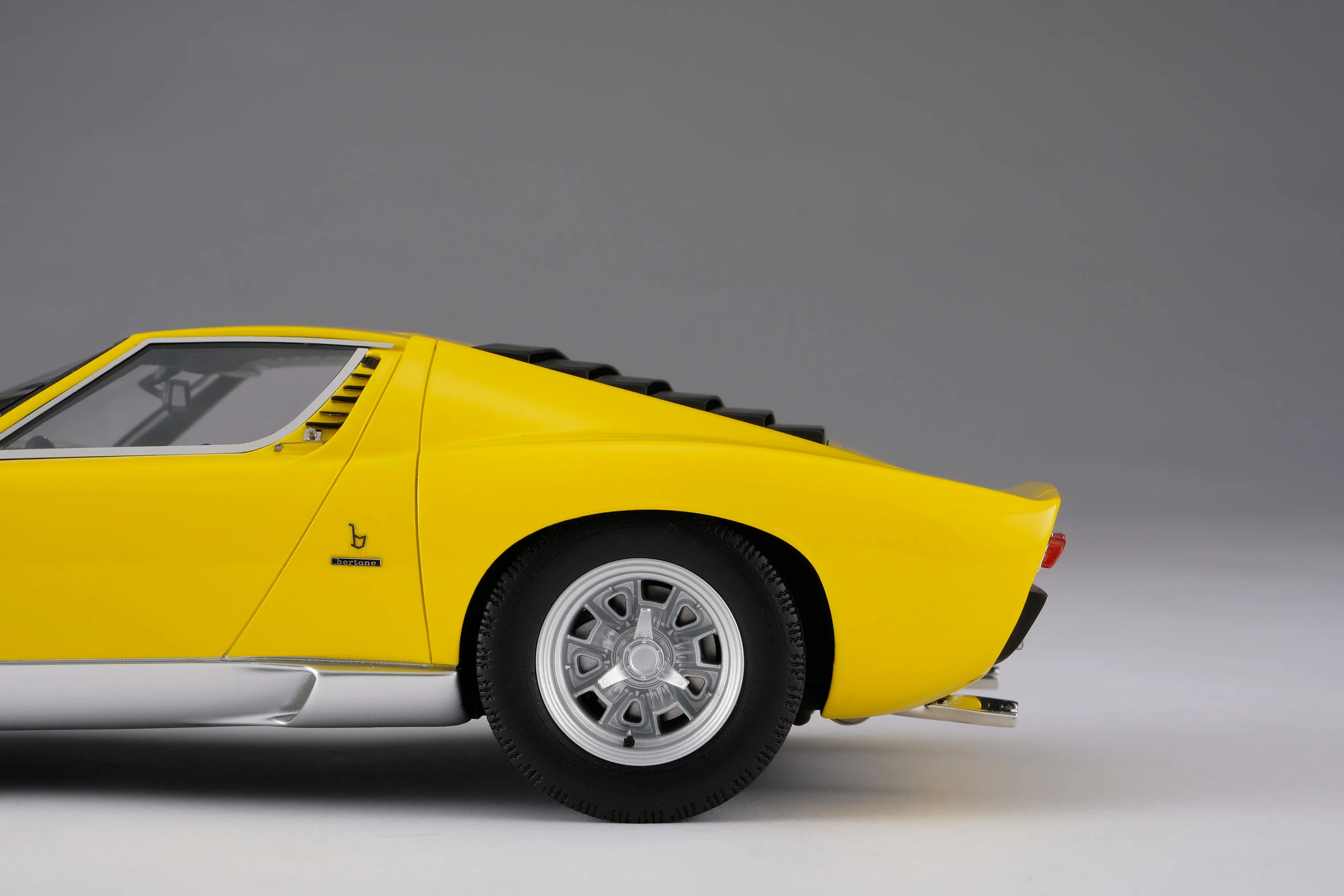 Lamborghini Miura P400 SV - Image 12