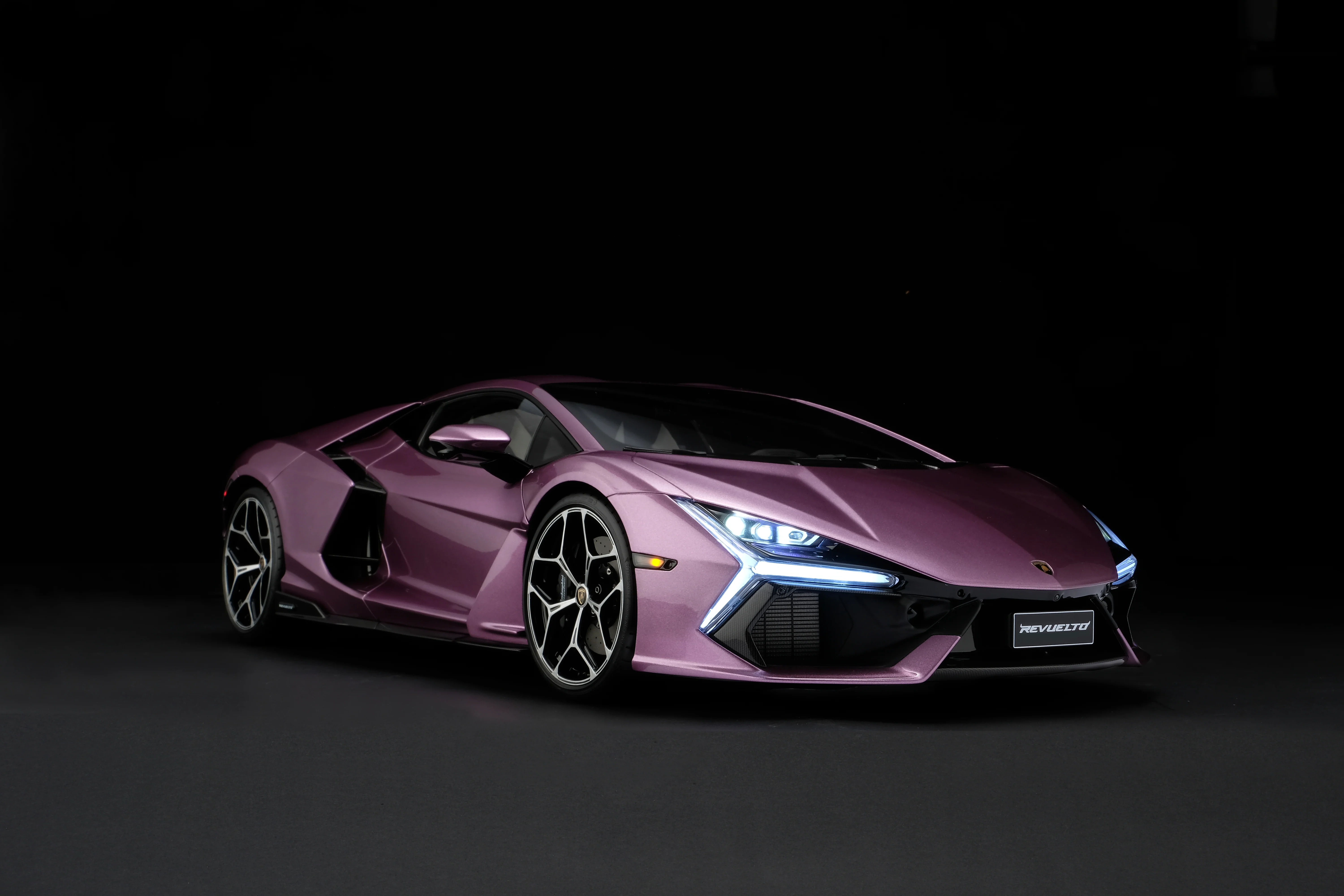 Lamborghini Revuelto (2023) - Image 12