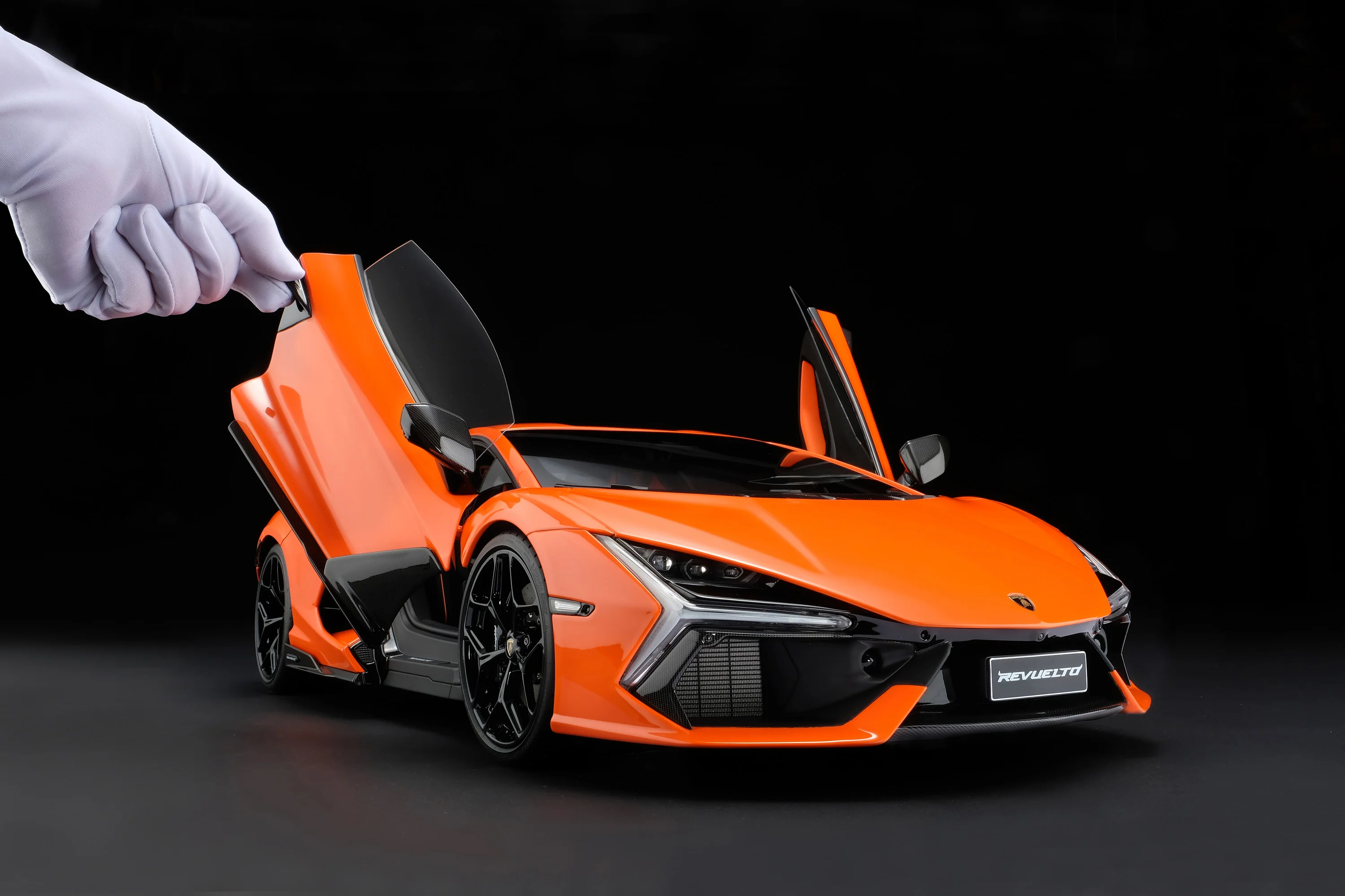 Lamborghini Revuelto (2023) - Image 3
