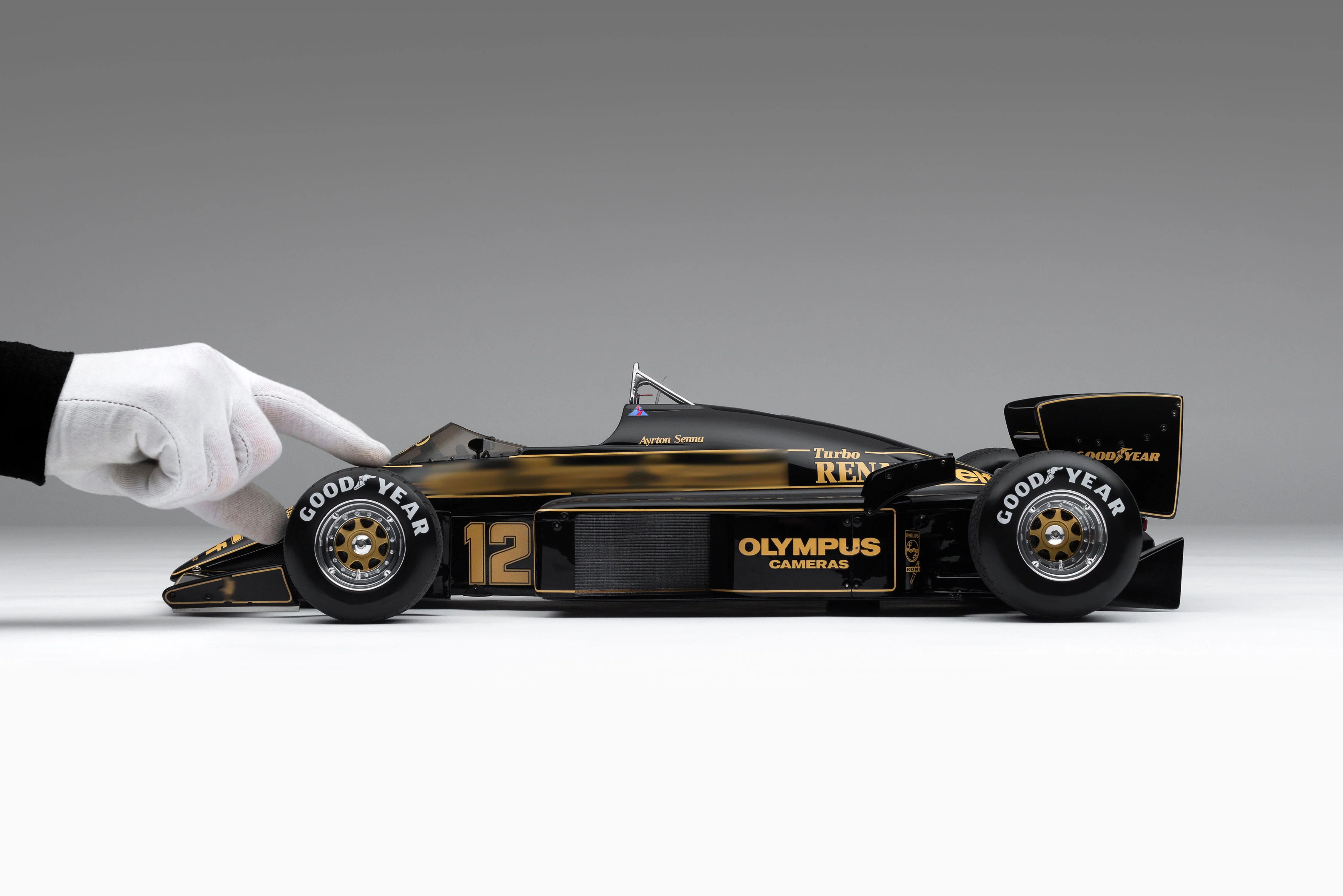 Lotus 97T - 1985 Portuguese Grand Prix Winner - Senna - Image 9