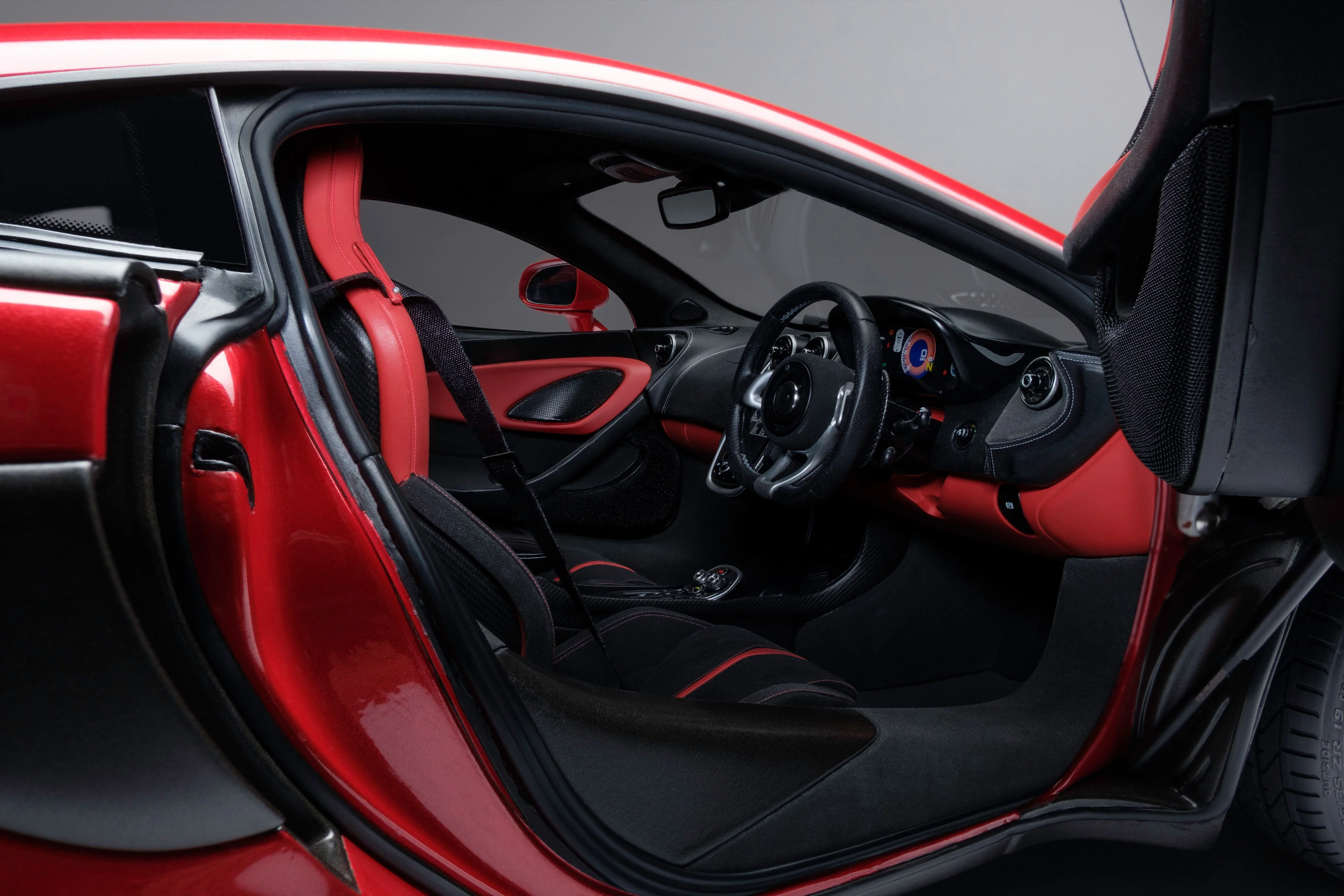 McLaren 540C (2015) - Image 13