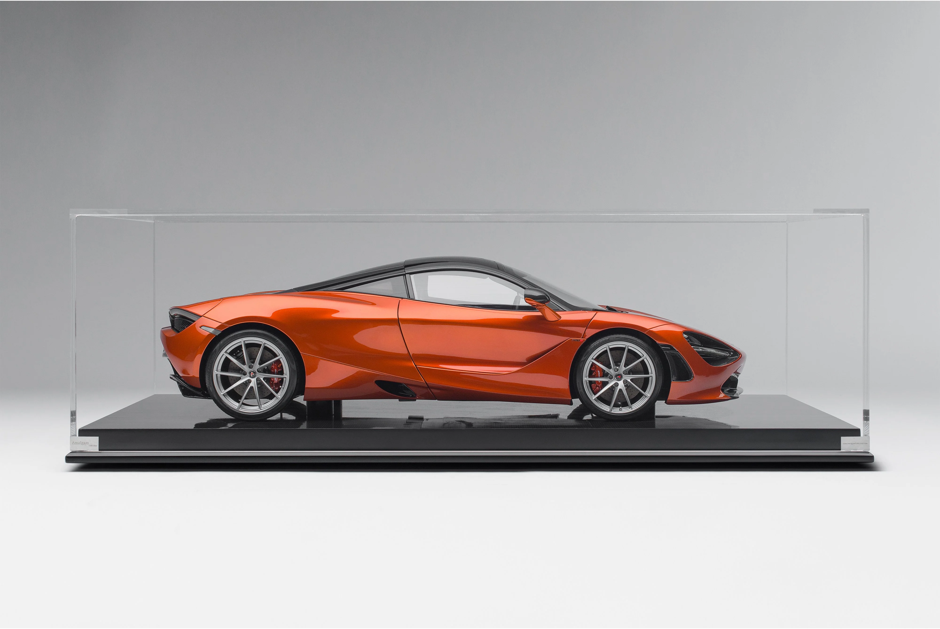 McLaren 720S (2017) - Image 14