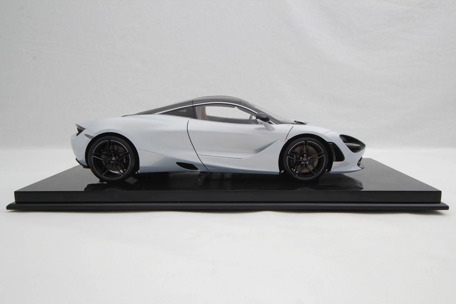 McLaren 720S (2017) - Image 3