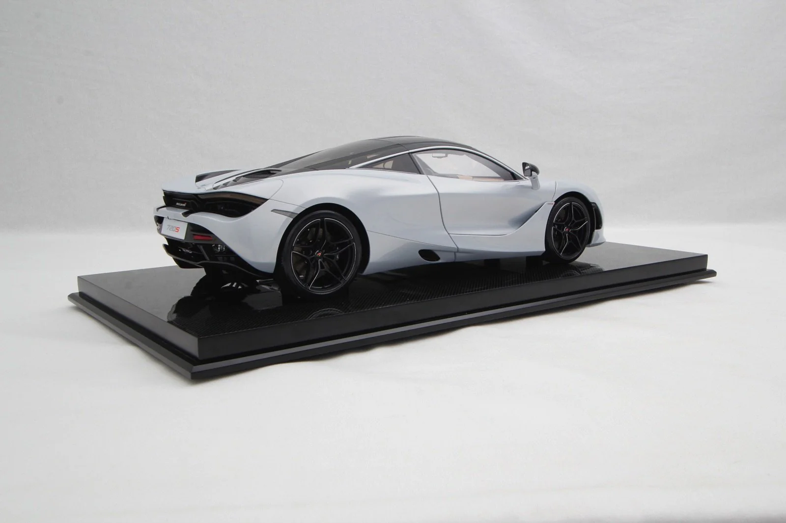 McLaren 720S (2017) - Image 8