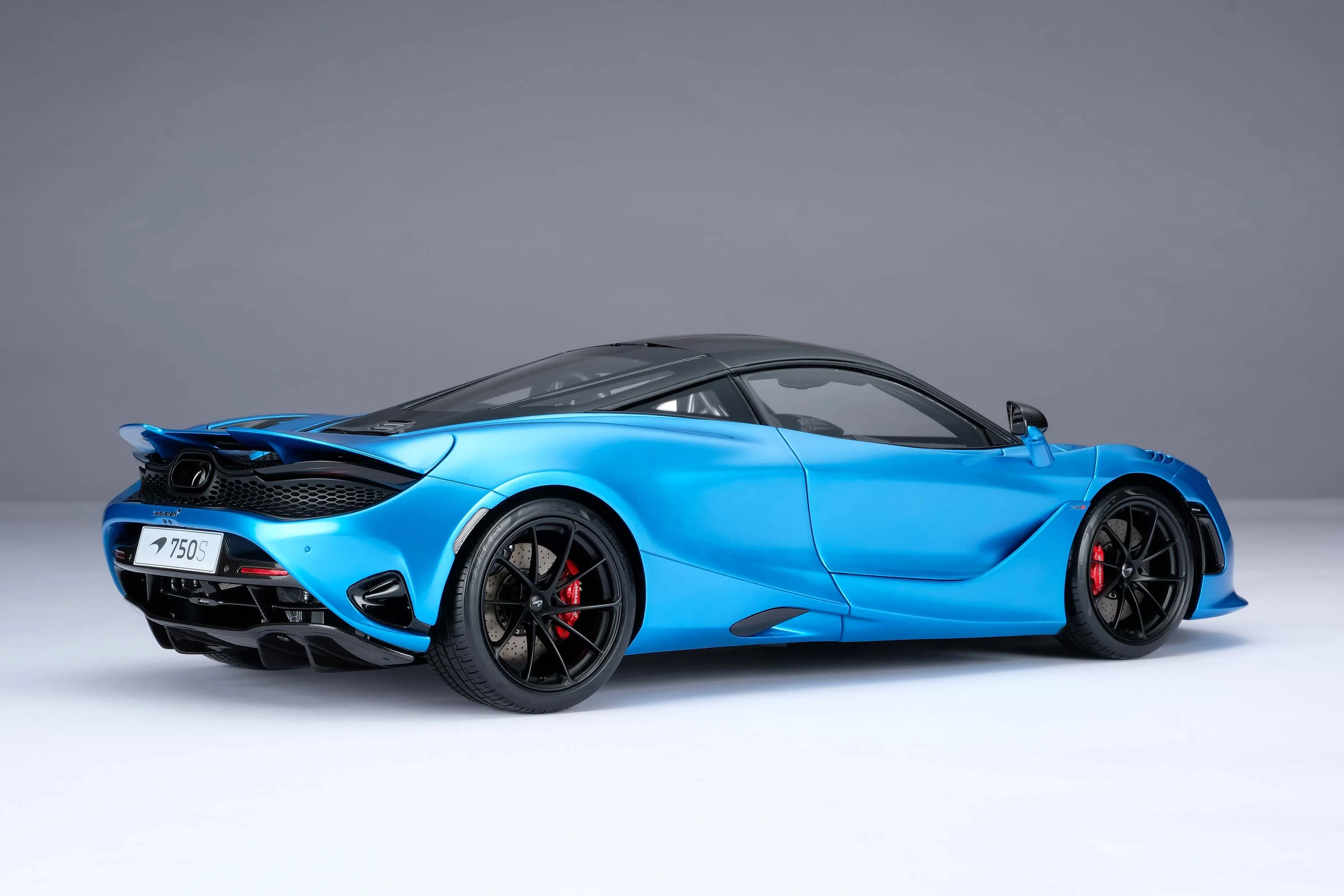 McLaren 750S Coupe (2023) - Image 12