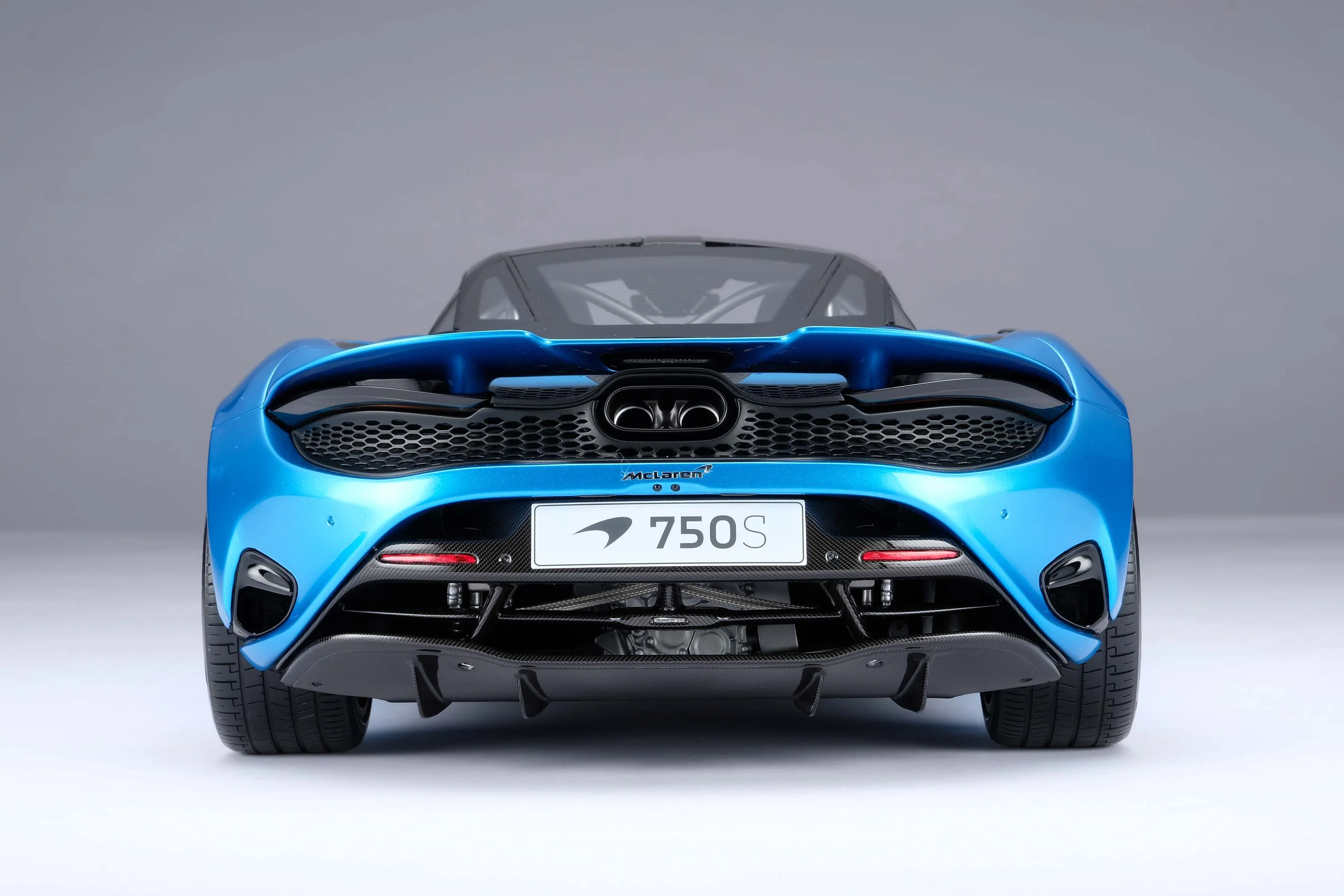 McLaren 750S Coupe (2023) - Image 13