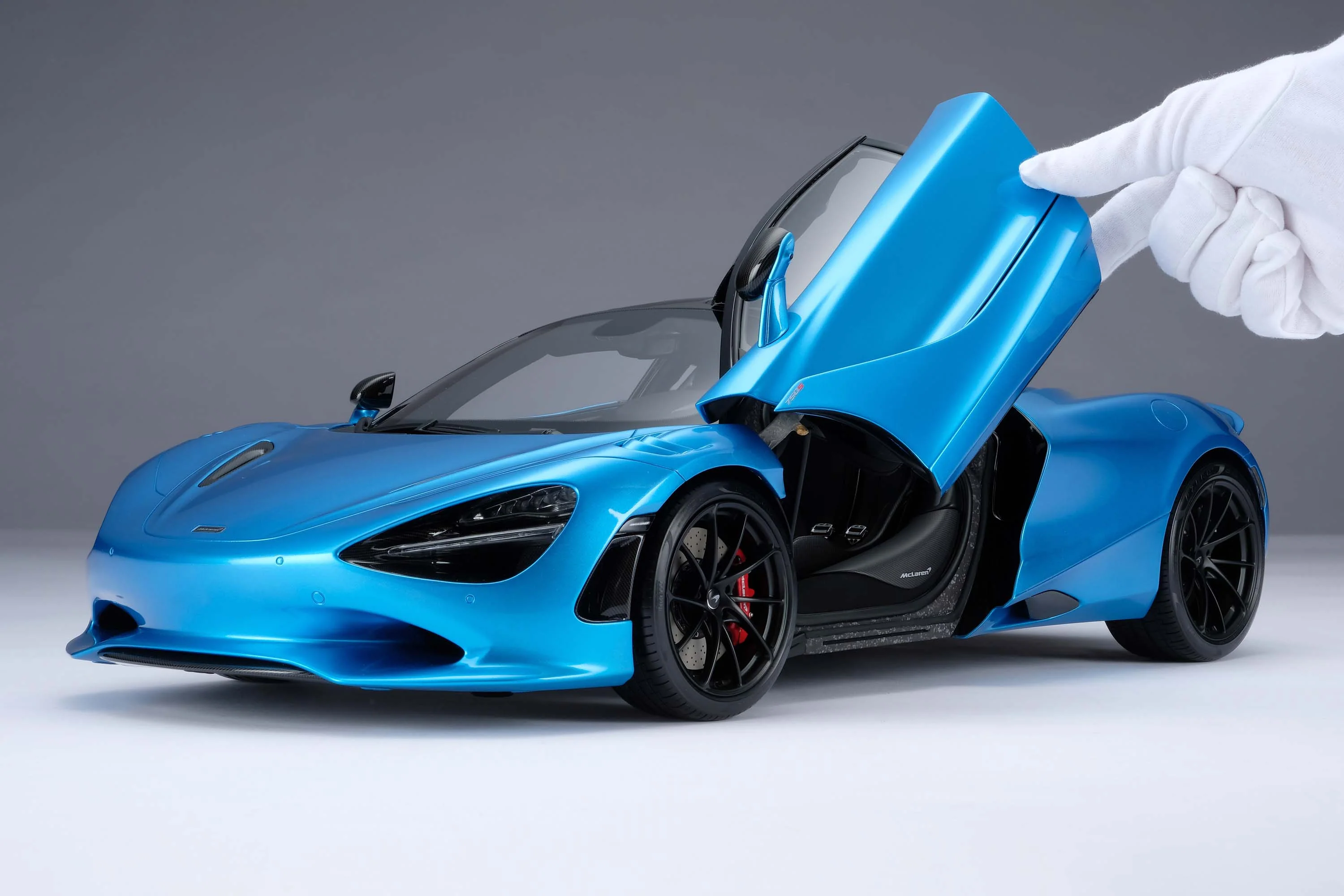 McLaren 750S Coupe (2023) - Image 18