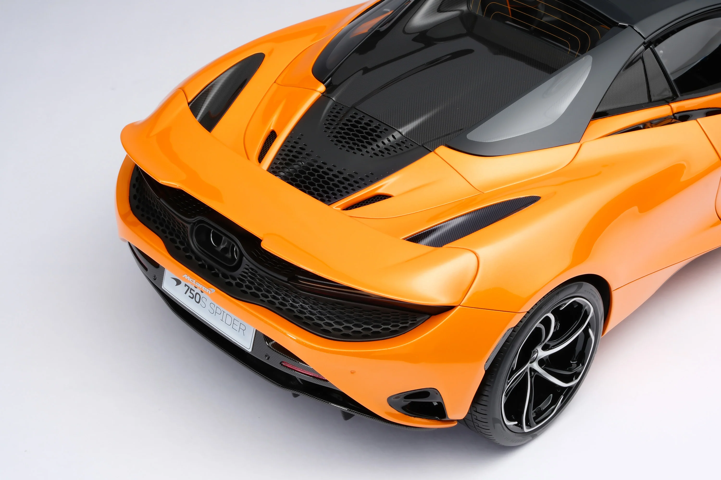 McLaren 750S Spider (2023) - Image 12