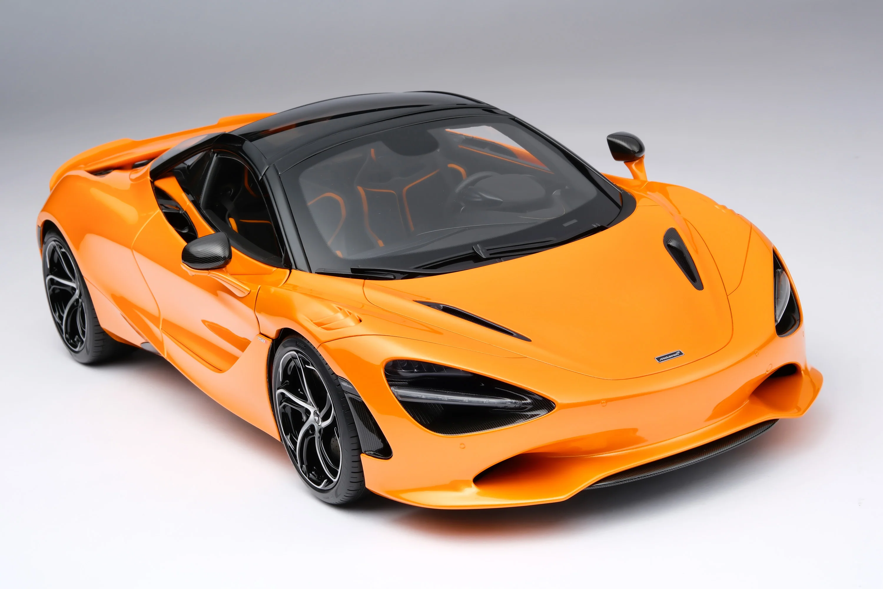 McLaren 750S Spider (2023) - Image 13