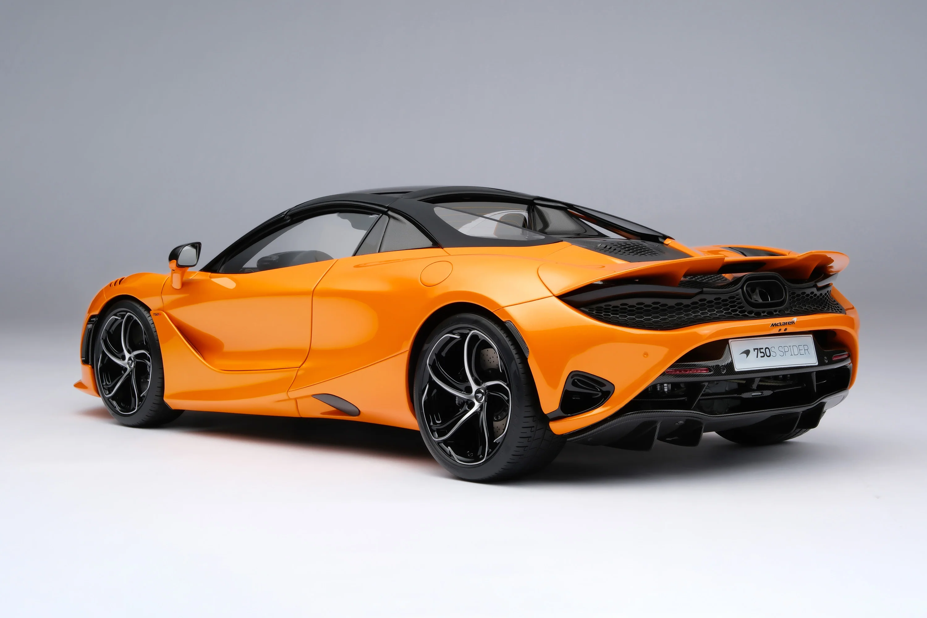 McLaren 750S Spider (2023) - Image 14