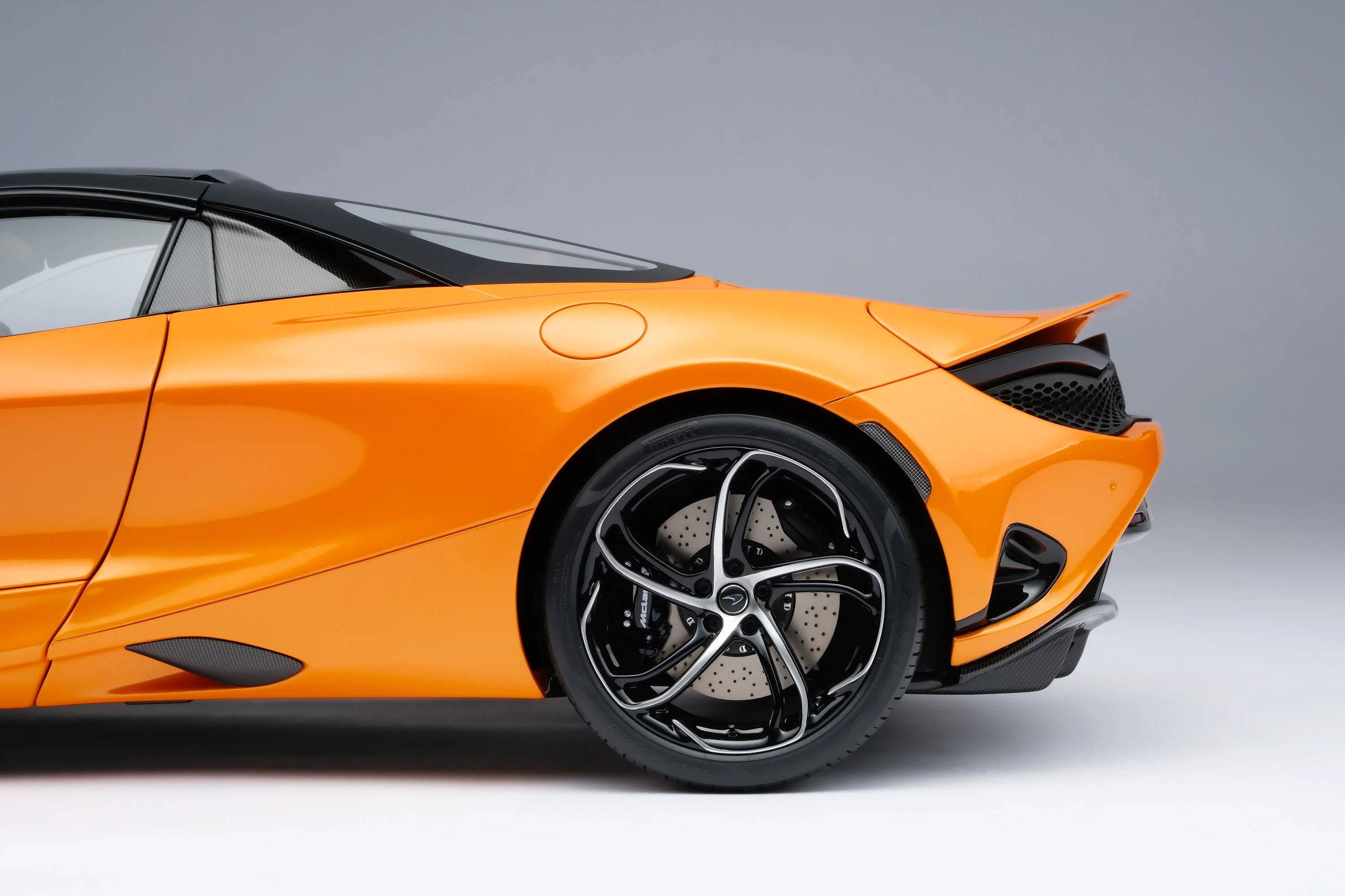McLaren 750S Spider (2023) - Image 17