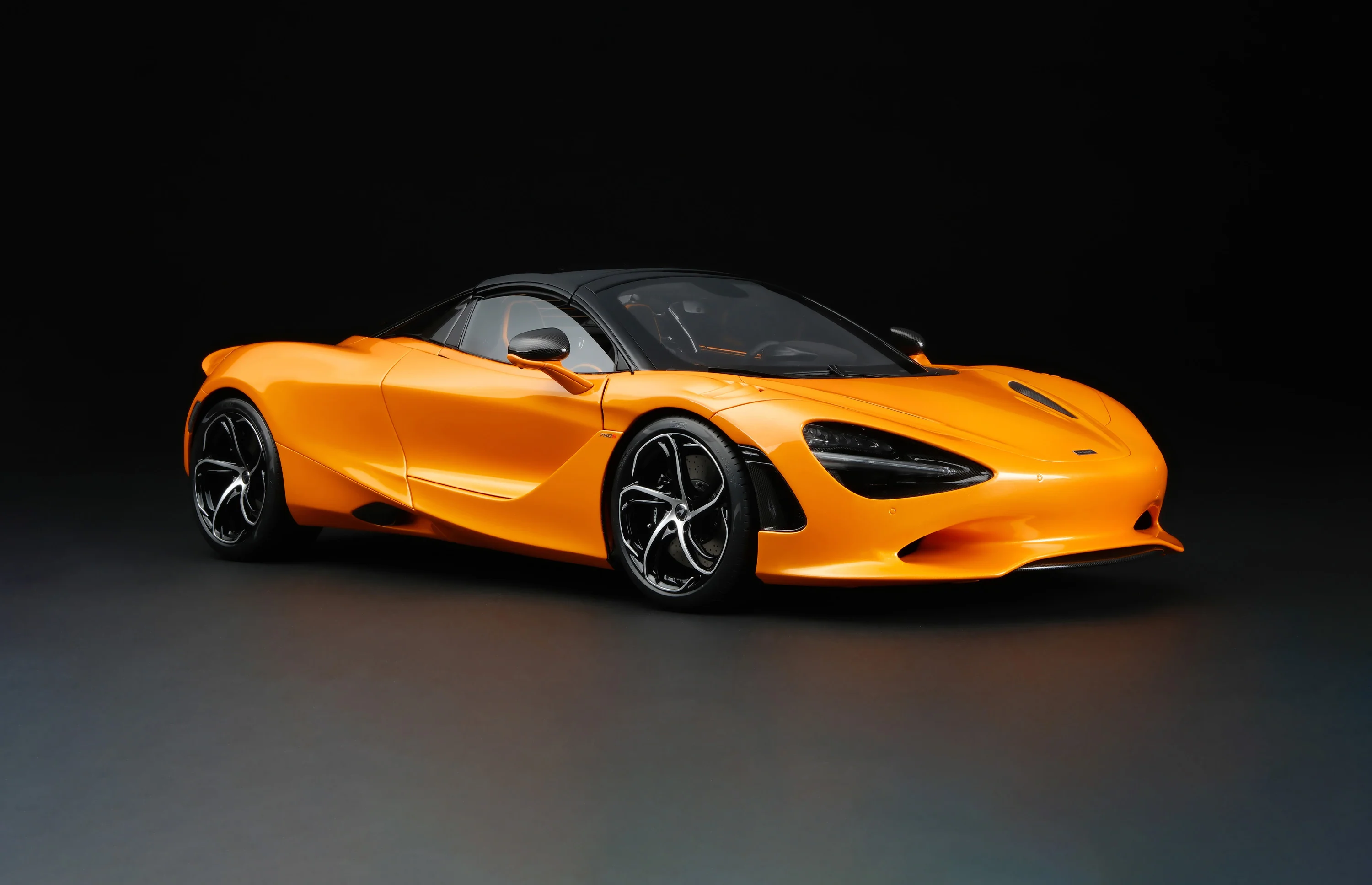 McLaren 750S Spider (2023) - Image 2
