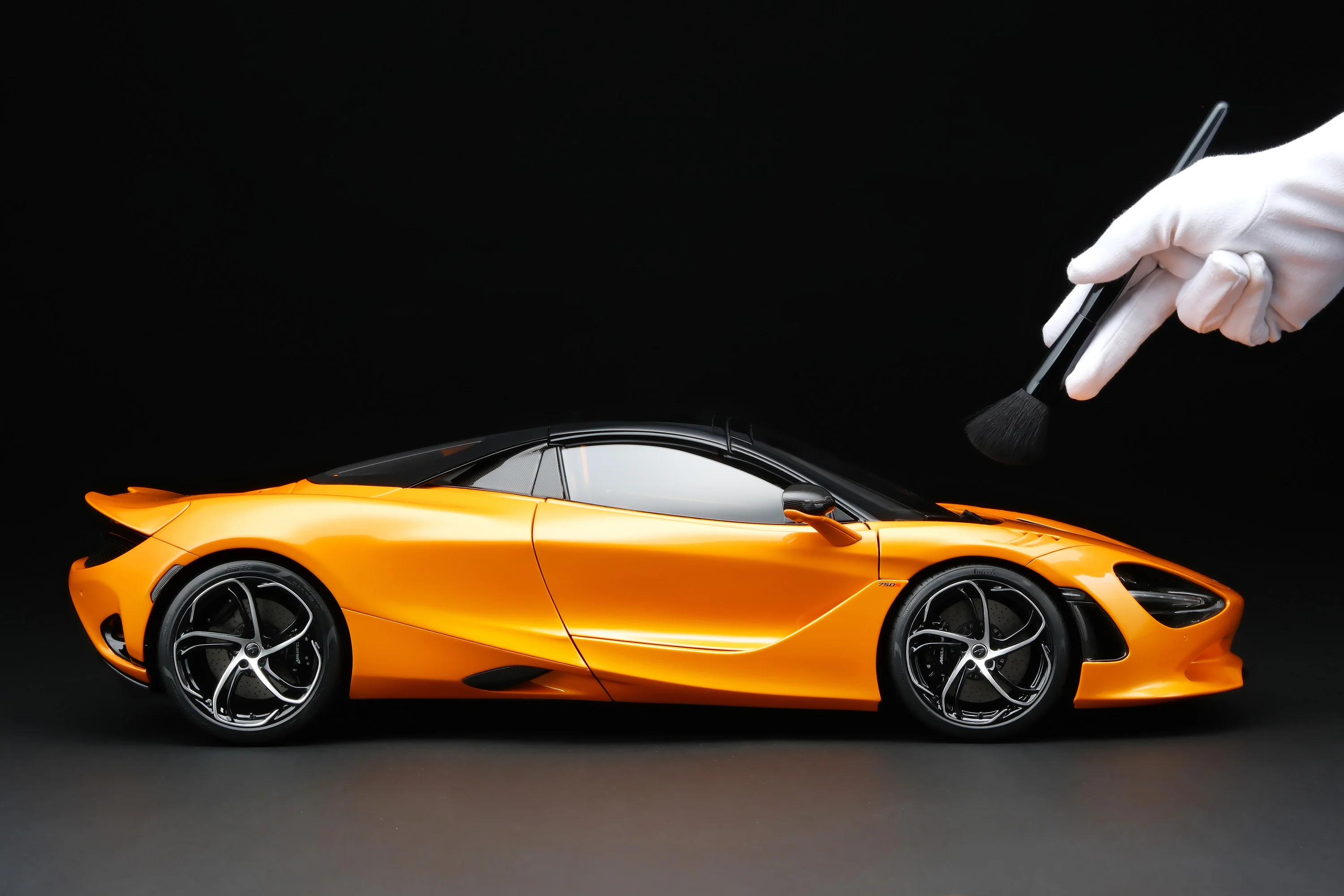 McLaren 750S Spider (2023) - Image 3