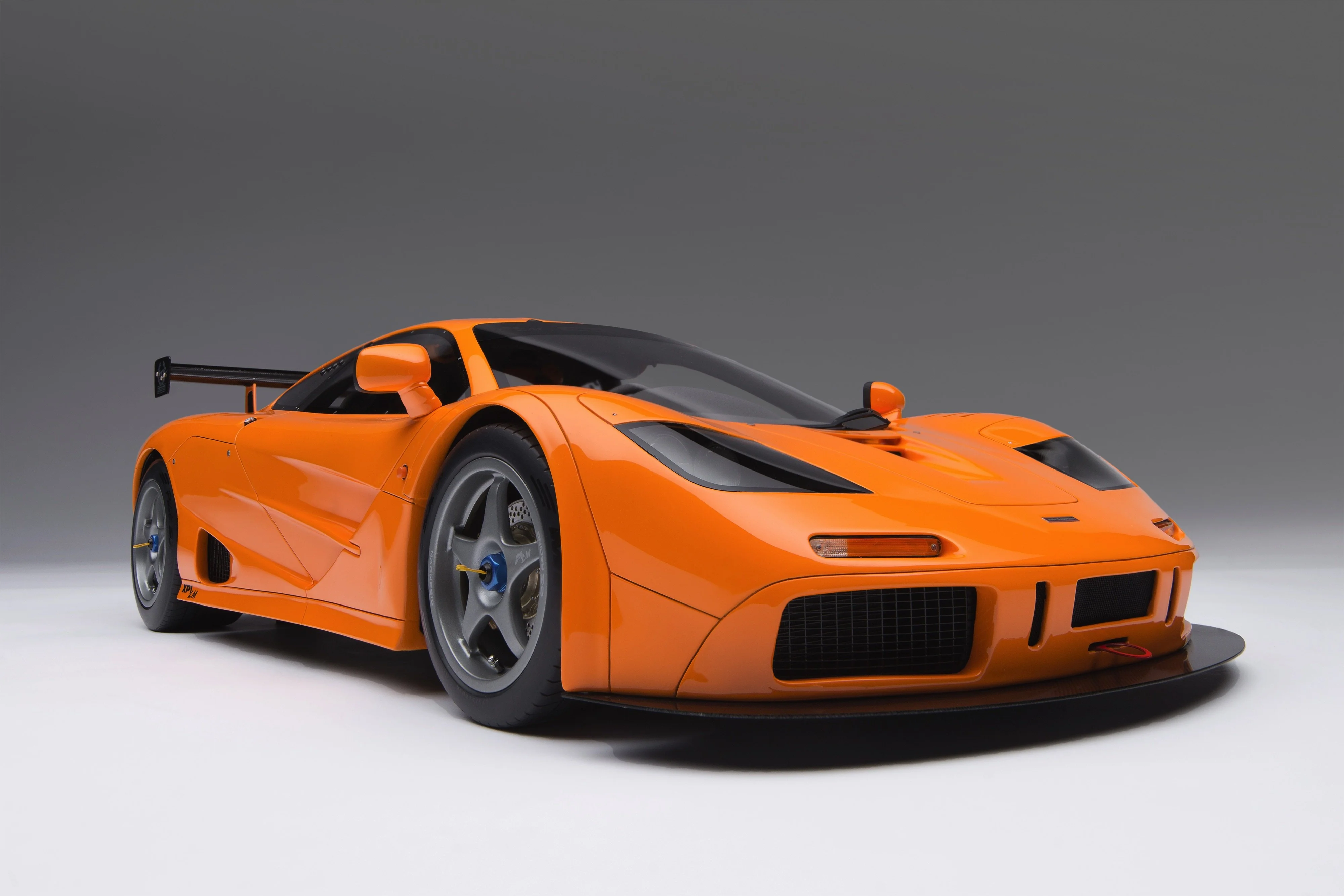 McLaren F1 LM (1995) + Gordon Murray signed Copy of "Driving Ambition" - Image 4