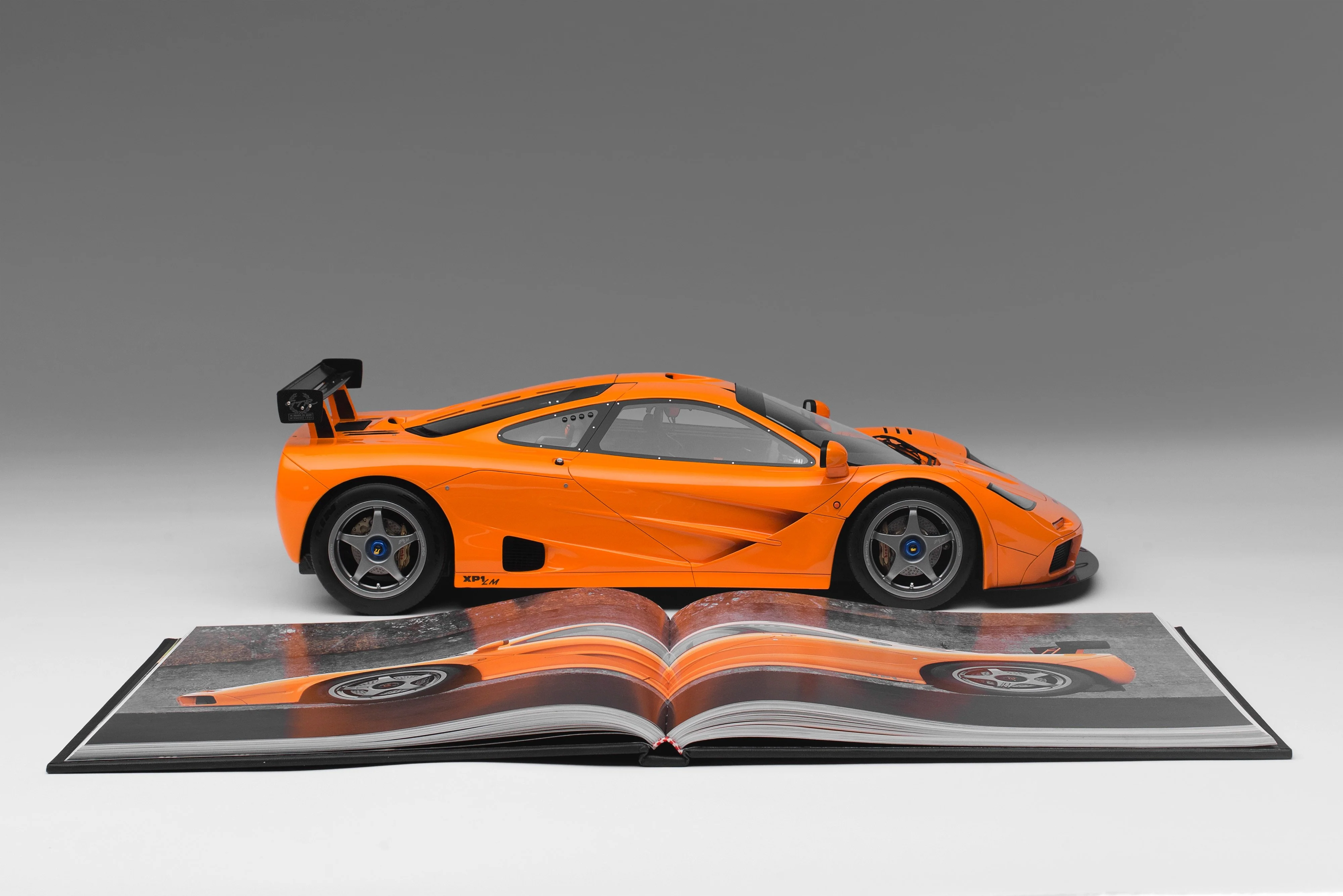 McLaren F1 LM (1995) + Gordon Murray signed Copy of "Driving Ambition" - Image 5