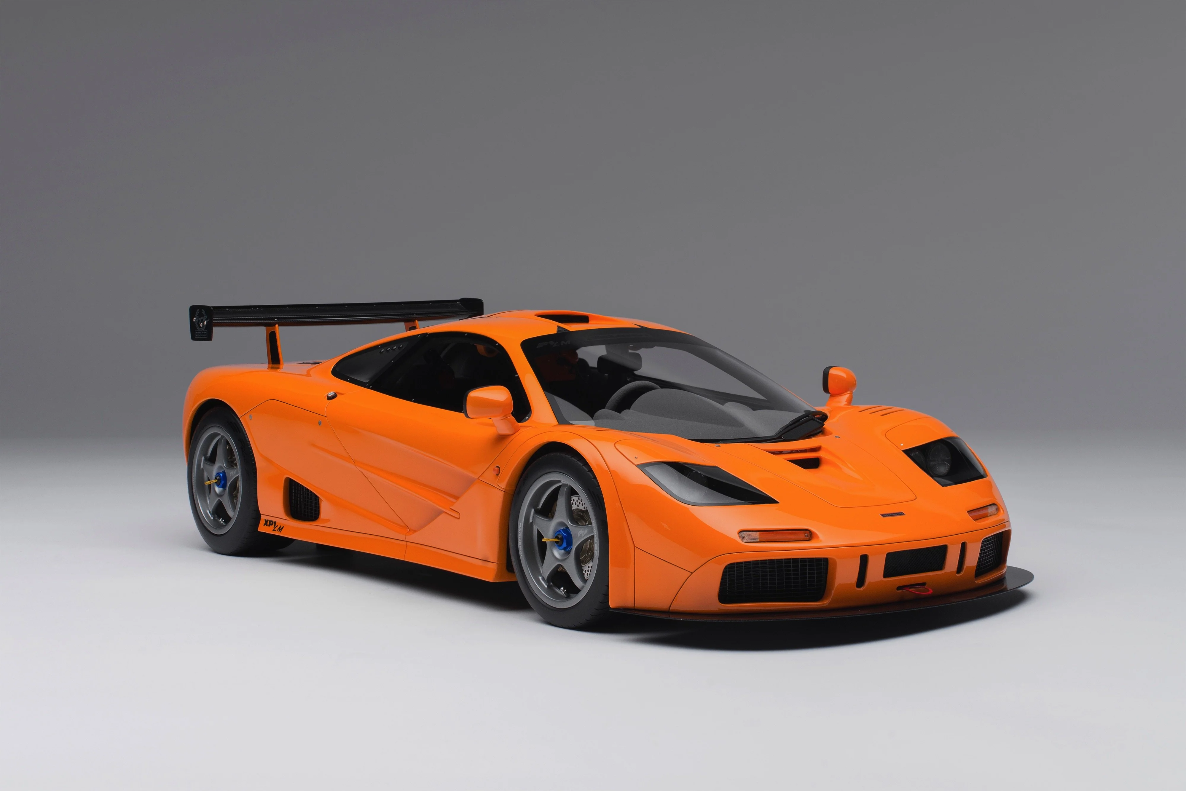 McLaren F1 LM (1995) + Gordon Murray signed Copy of "Driving Ambition" - Image 6
