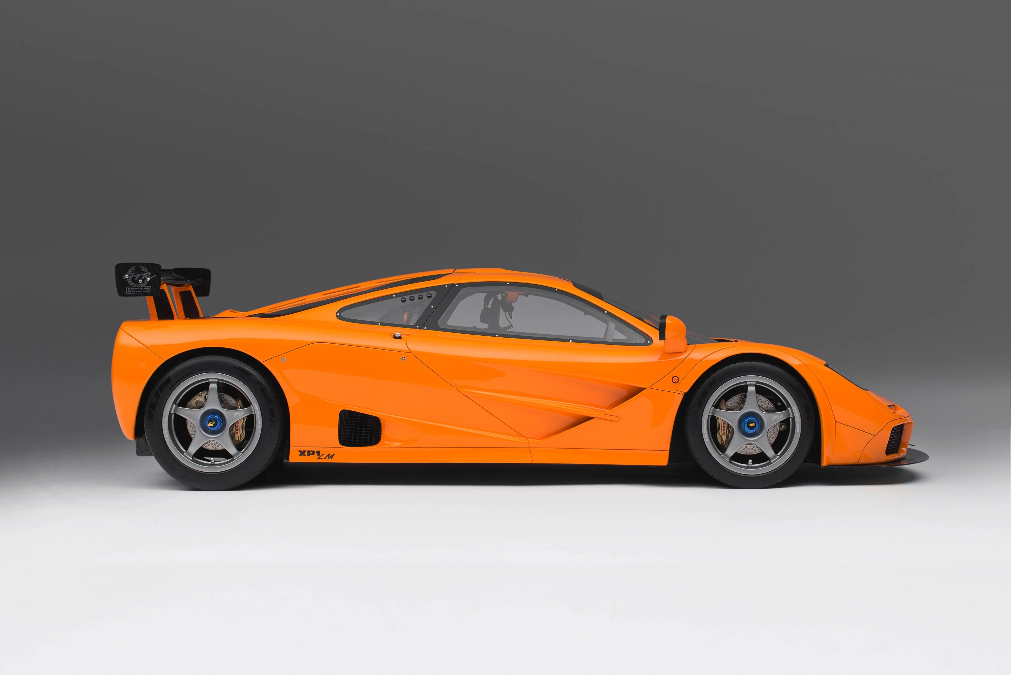 McLaren F1 LM (1995) + Gordon Murray signed Copy of "Driving Ambition" - Image 9
