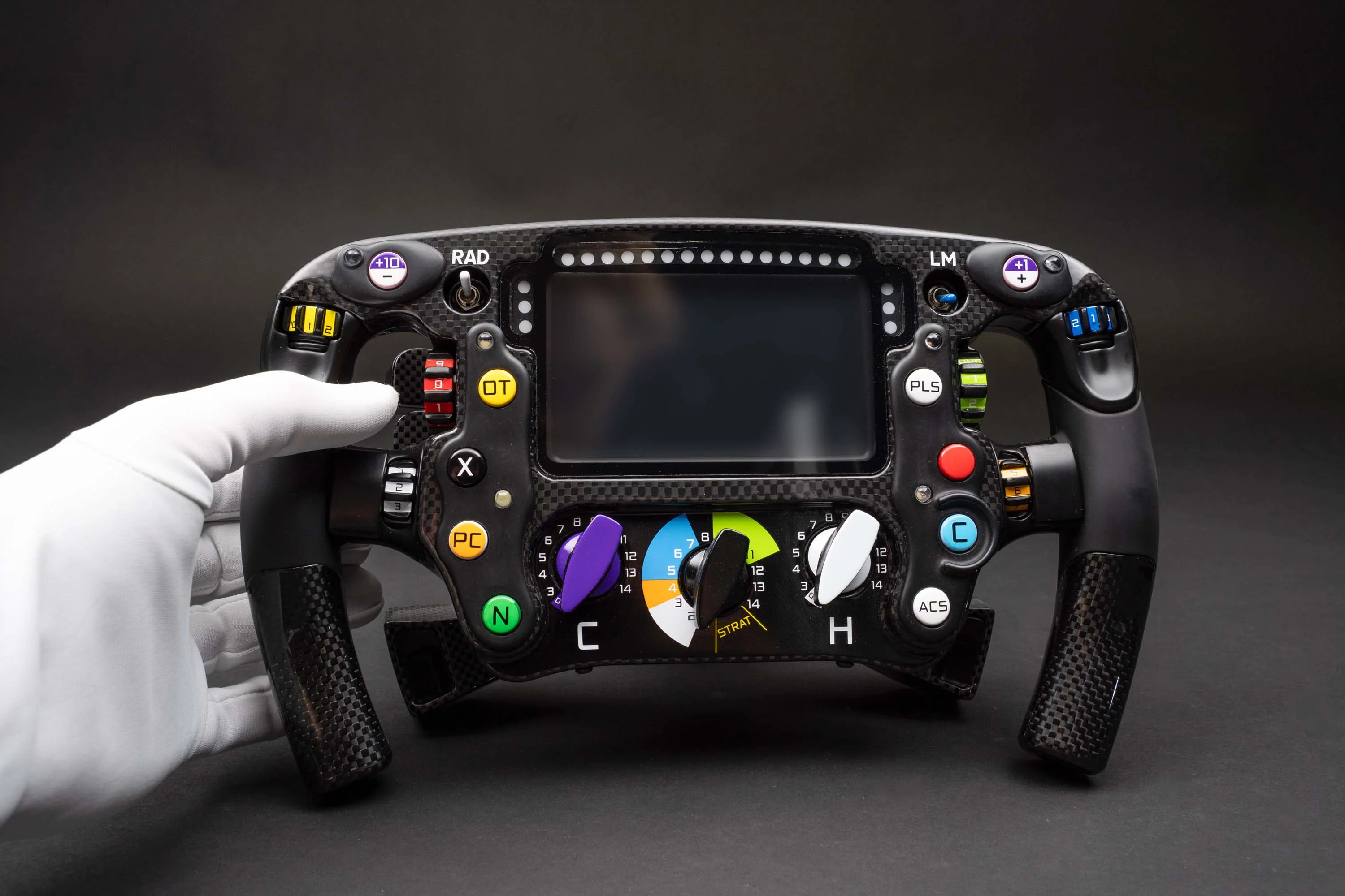 McLaren MCL38 Steering Wheel (2024) - Image 3