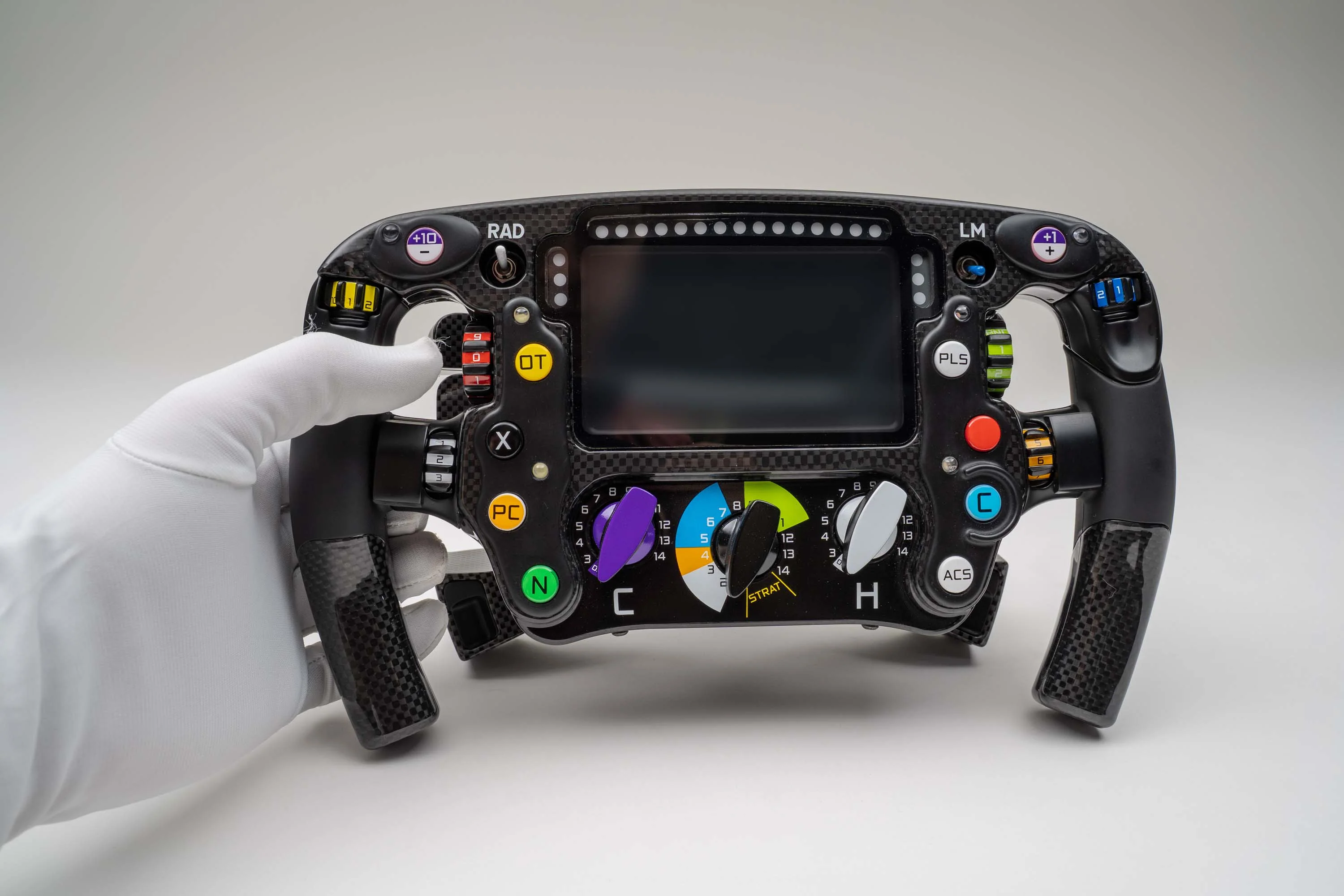 McLaren MCL38 Steering Wheel (2024) - Image 4