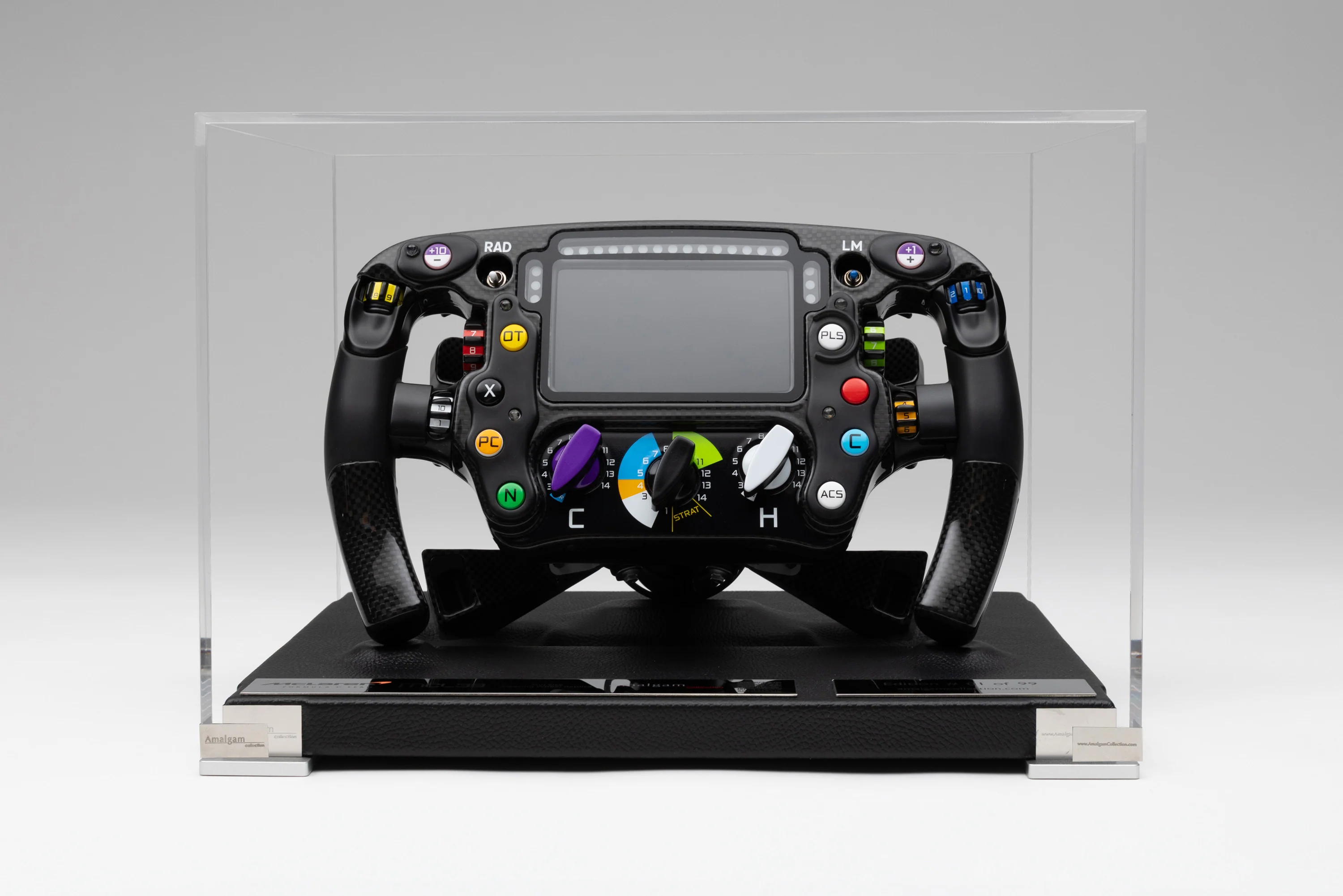 McLaren MCL39 Steering Wheel (2025) - Image 17