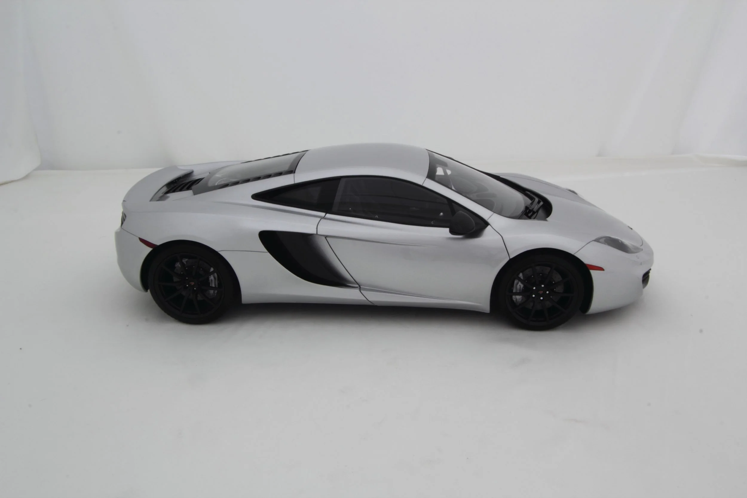 McLaren MP4-12C (2011) - Image 3