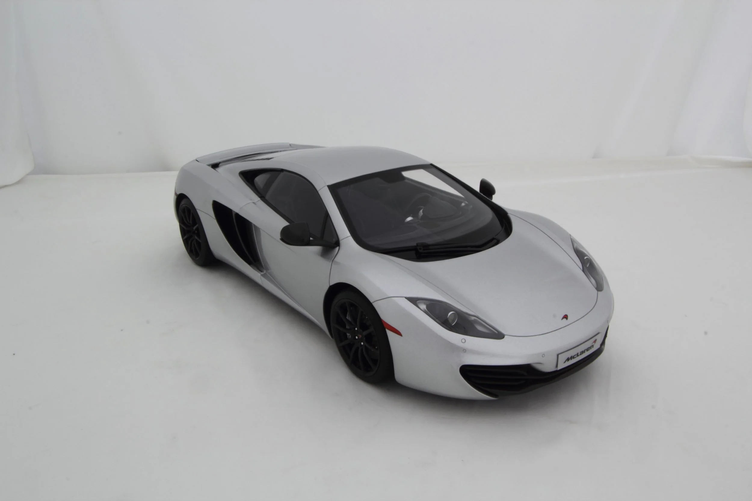 McLaren MP4-12C (2011) - Image 4