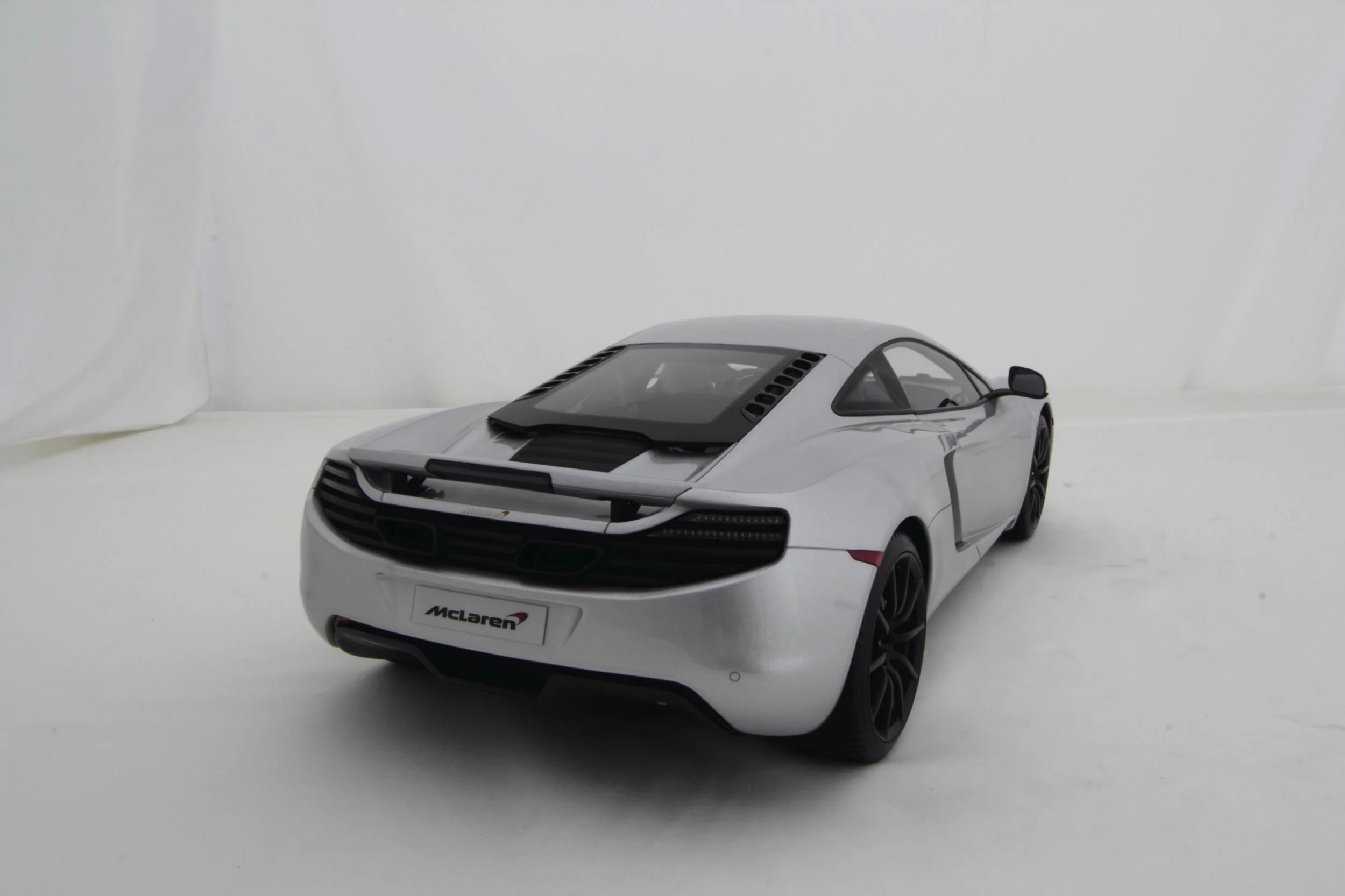 McLaren MP4-12C (2011) - Image 6