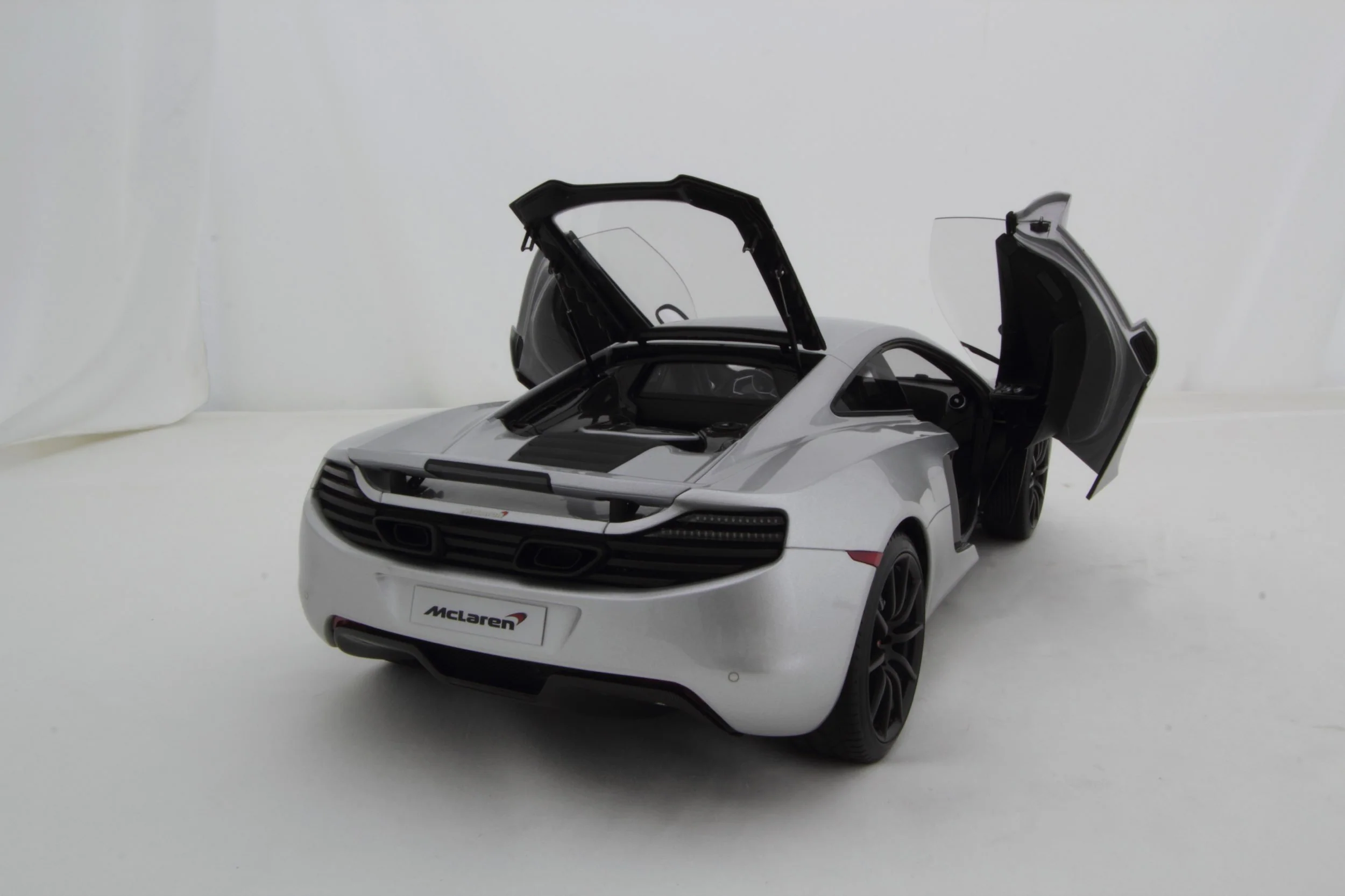 McLaren MP4-12C (2011) - Image 7