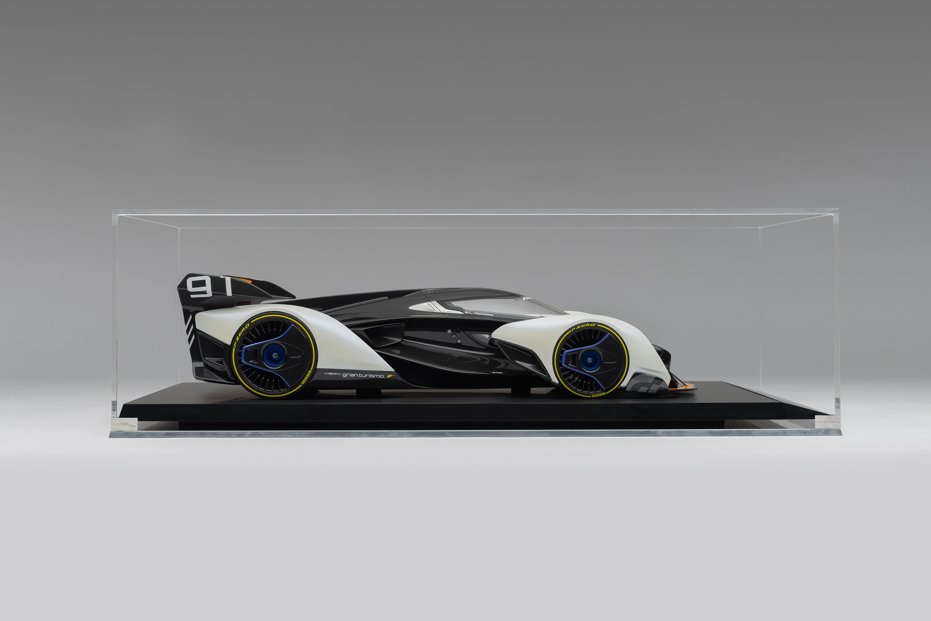 McLaren Ultimate Vision Gran Turismo (2017) - Signed Edition - Image 17