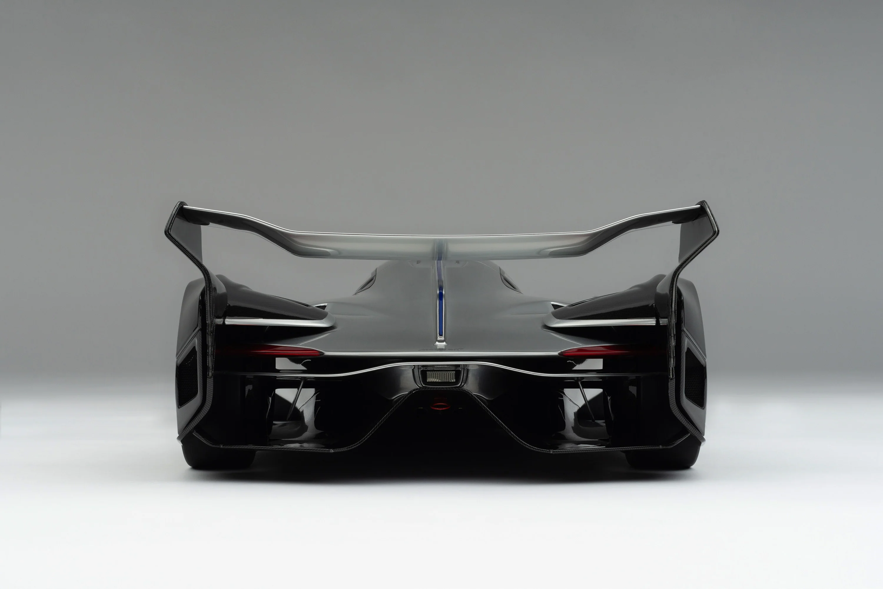 McLaren Ultimate Vision Gran Turismo (2017) - Signed Edition - Image 29