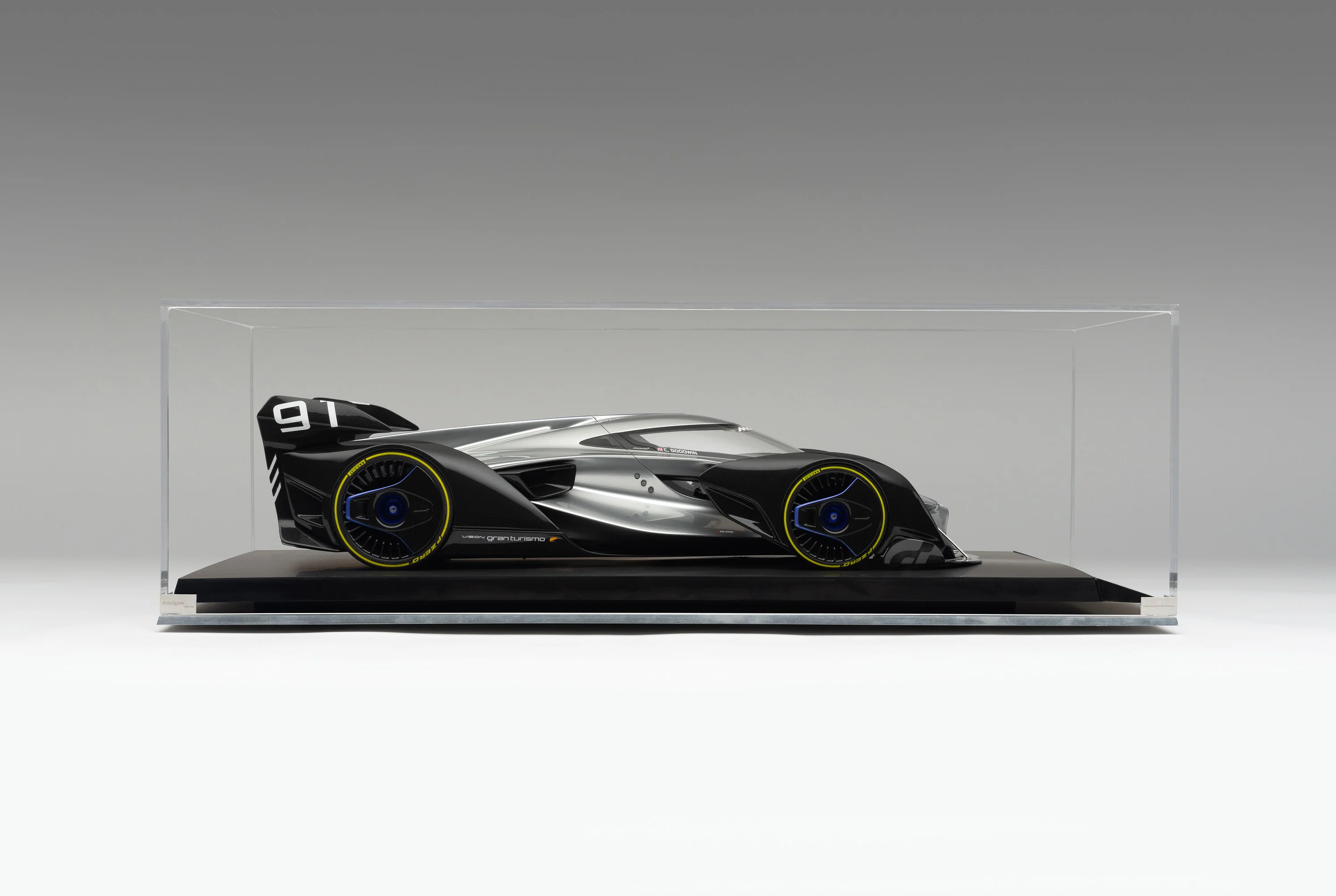 McLaren Ultimate Vision Gran Turismo (2017) - Signed Edition - Image 30