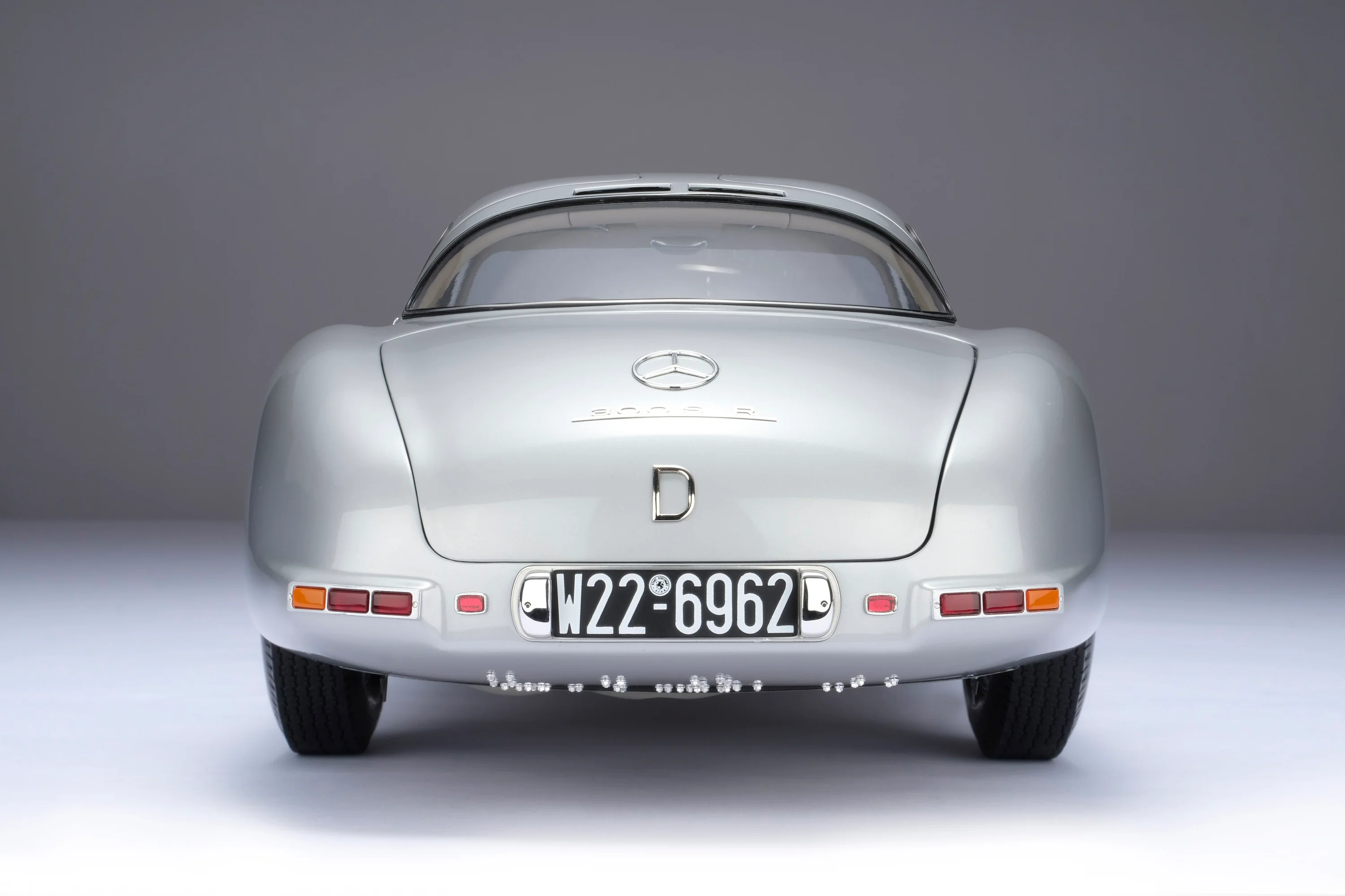 Mercedes-Benz 300 SLR Uhlenhaut Coupe (1955) - Image 17