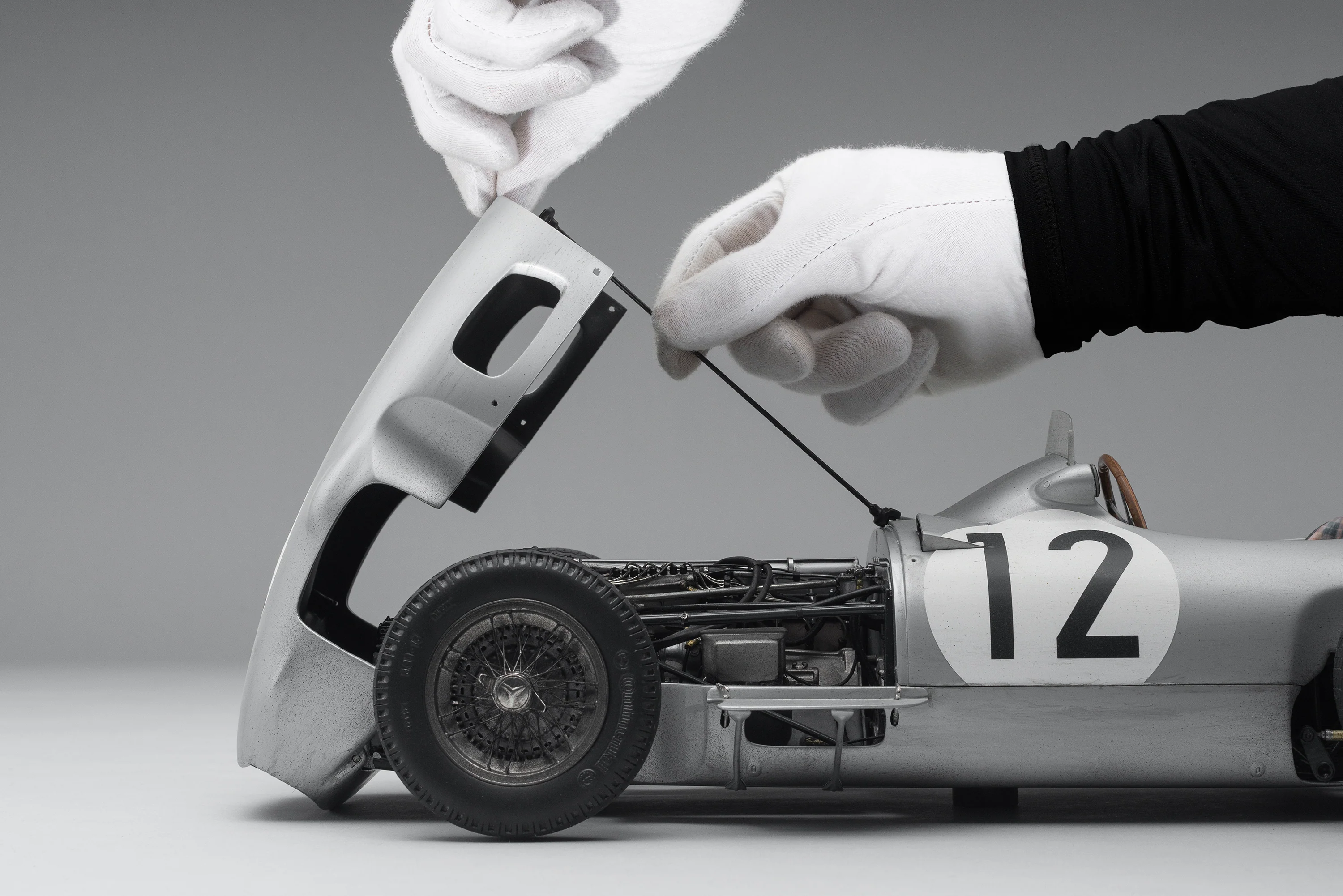 Mercedes-Benz W196 Monoposto - 1955 British Grand Prix Winner - Moss - Race Weathered - Image 4