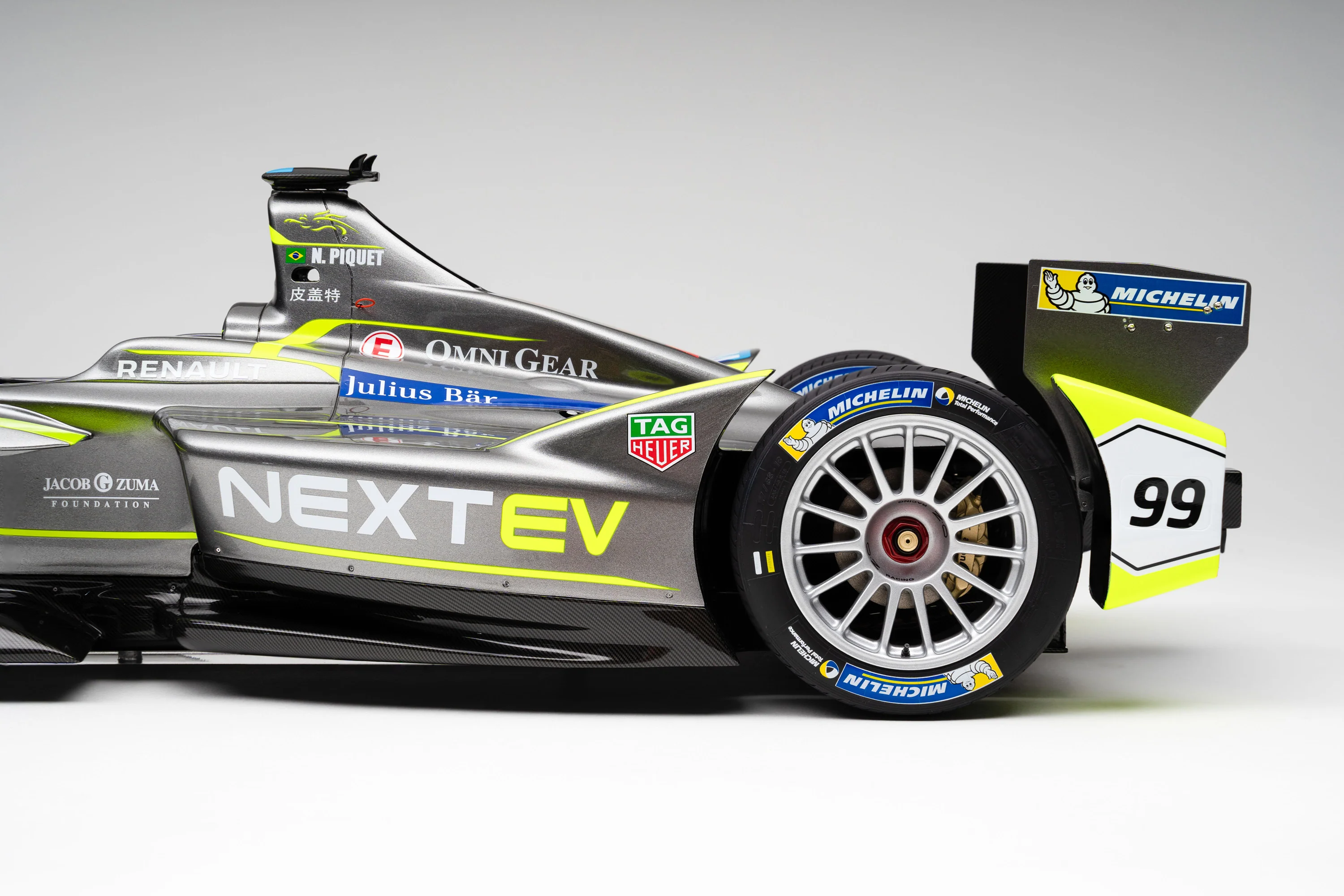 NEXTEV TCR Liveried Spark-Renault SRT_01E - 2016 London ePrix Race 2 - Piquet Jr. - Image 11