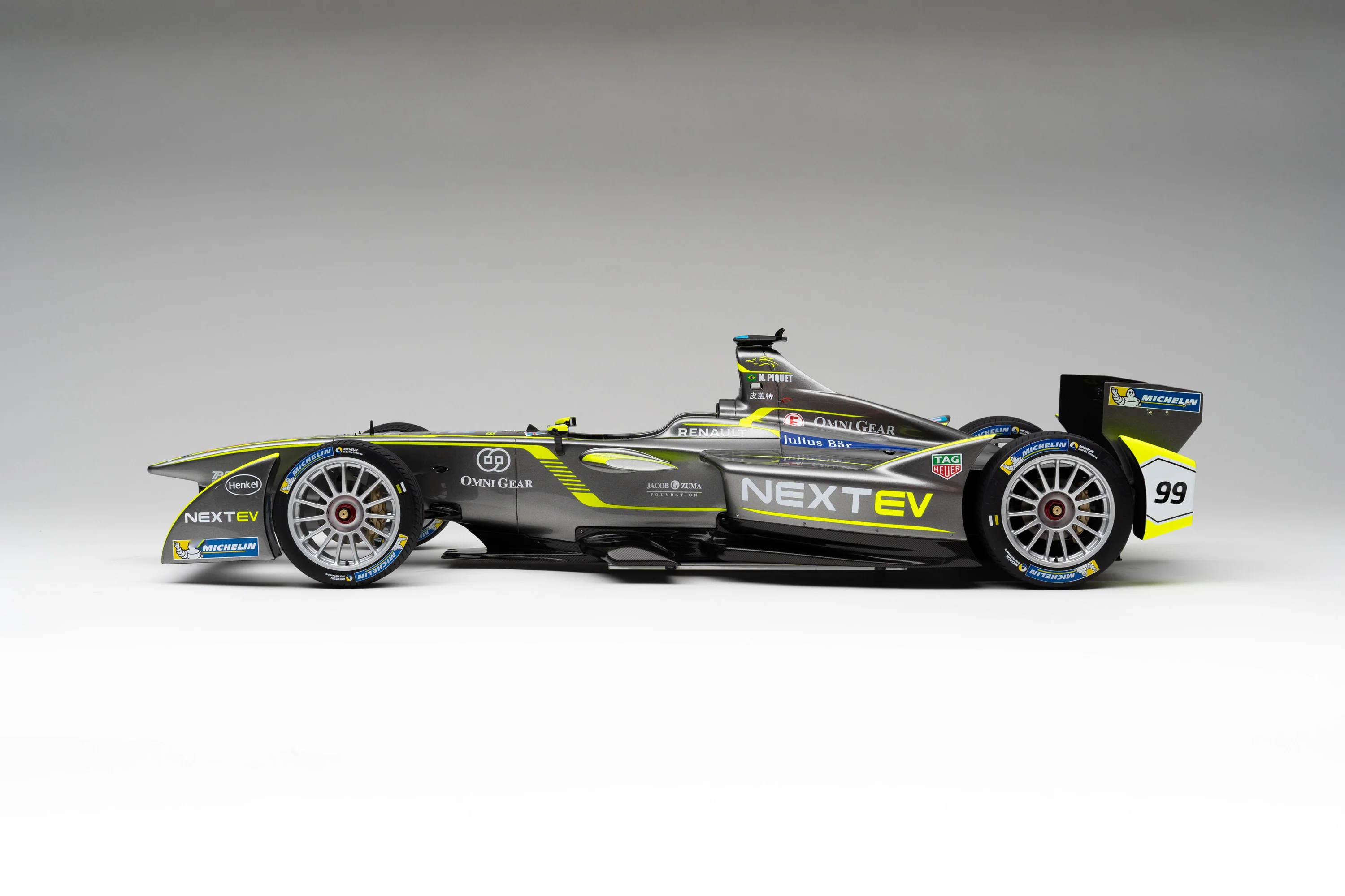 NEXTEV TCR Liveried Spark-Renault SRT_01E - 2016 London ePrix Race 2 - Piquet Jr. - Image 13