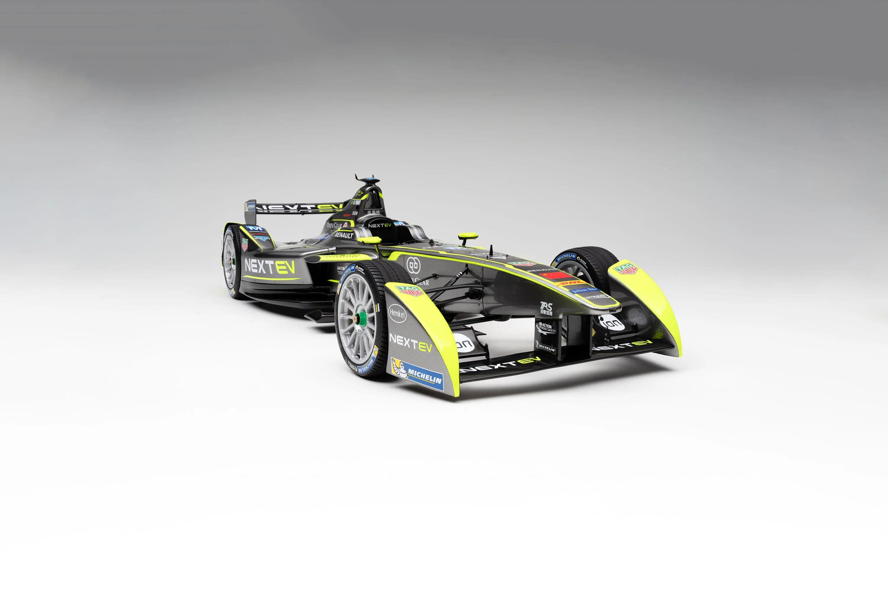 NEXTEV TCR Liveried Spark-Renault SRT_01E - 2016 London ePrix Race 2 - Piquet Jr. - Image 2