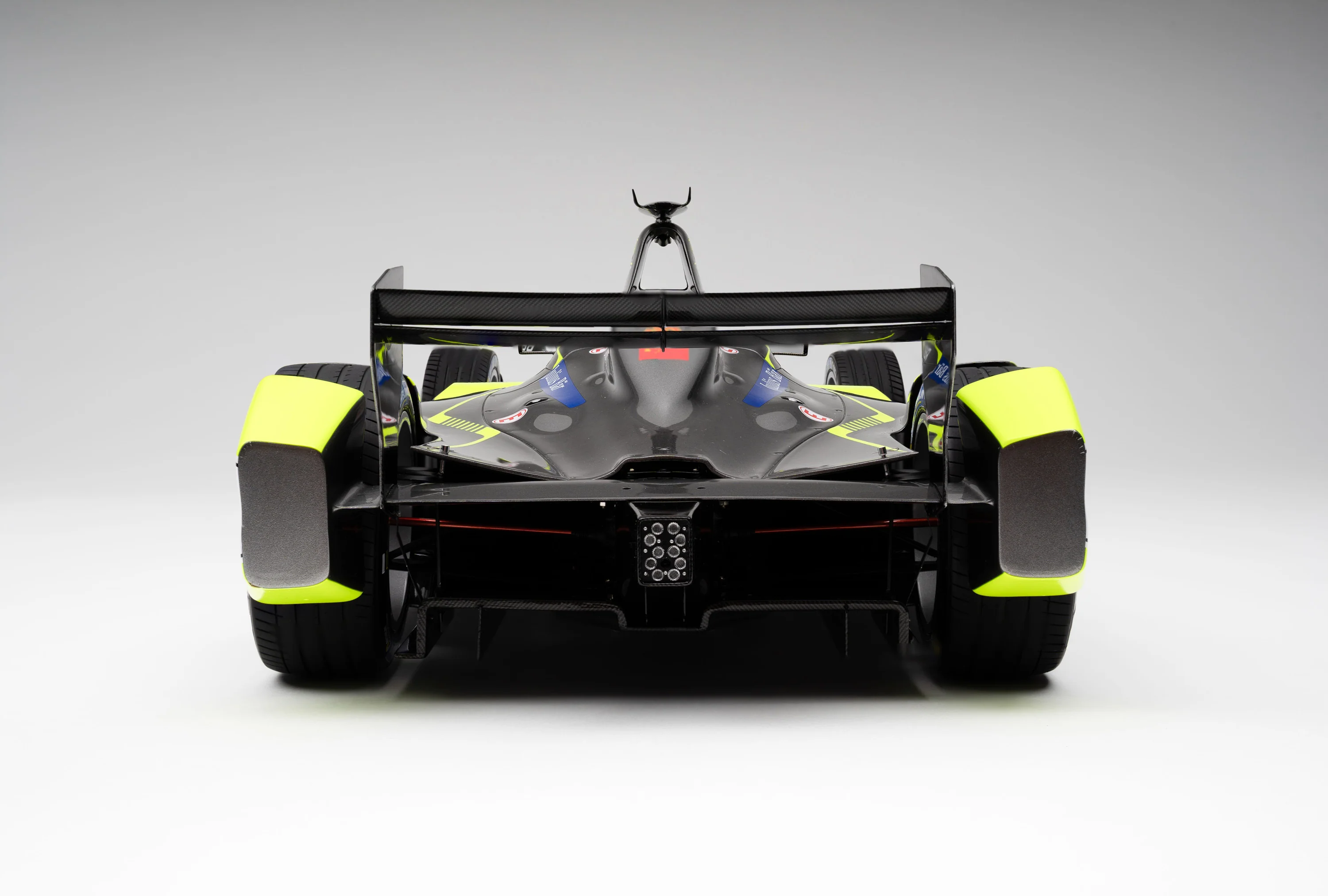 NEXTEV TCR Liveried Spark-Renault SRT_01E - 2016 London ePrix Race 2 - Piquet Jr. - Image 5
