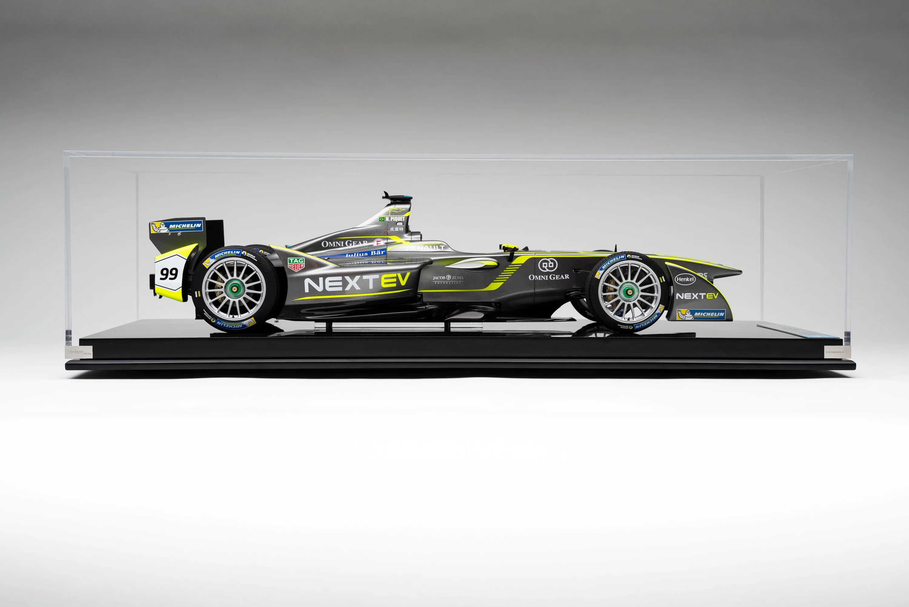 NEXTEV TCR Liveried Spark-Renault SRT_01E - 2016 London ePrix Race 2 - Piquet Jr. - Image 6