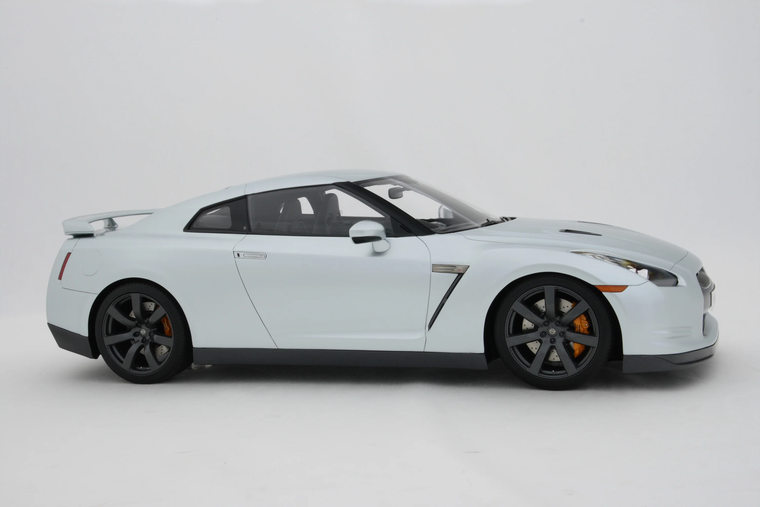 Nissan GT-R (2007) - Image 3