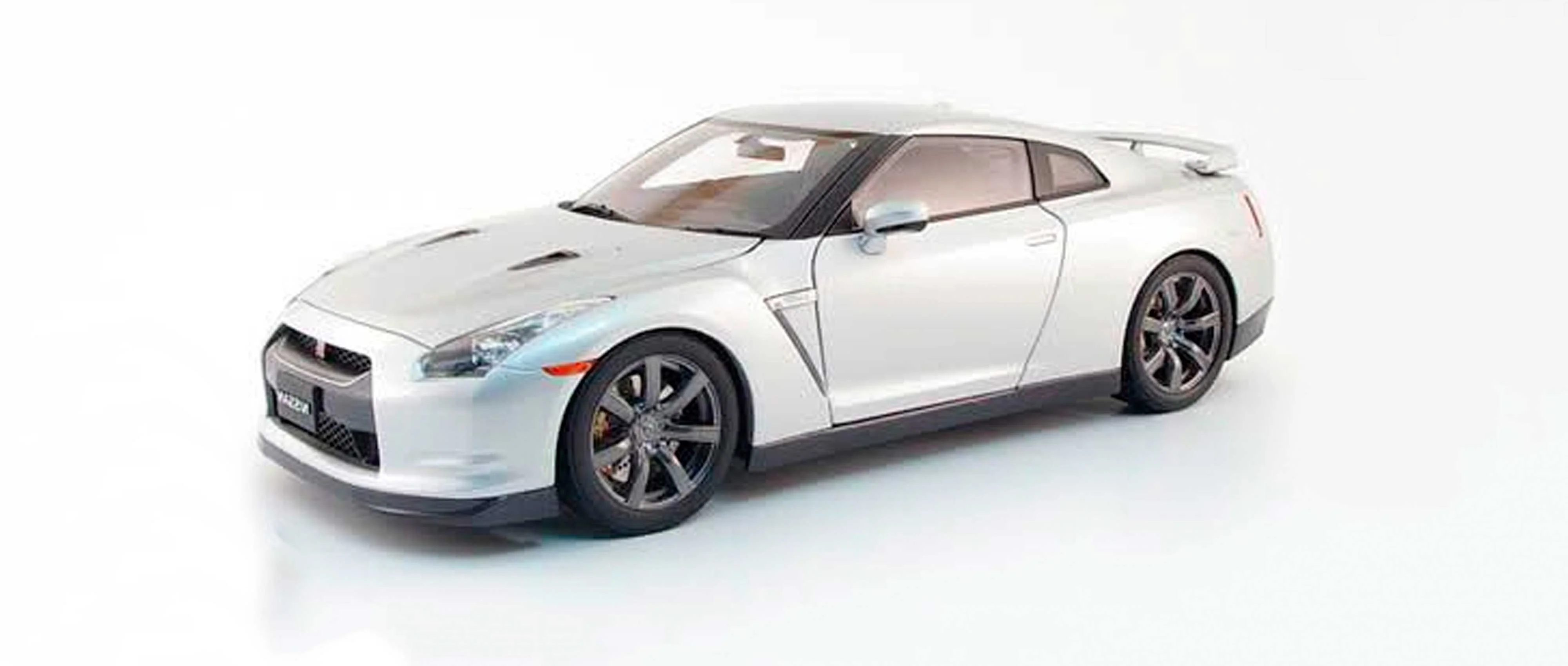 Nissan GT-R (2007) - Image 4