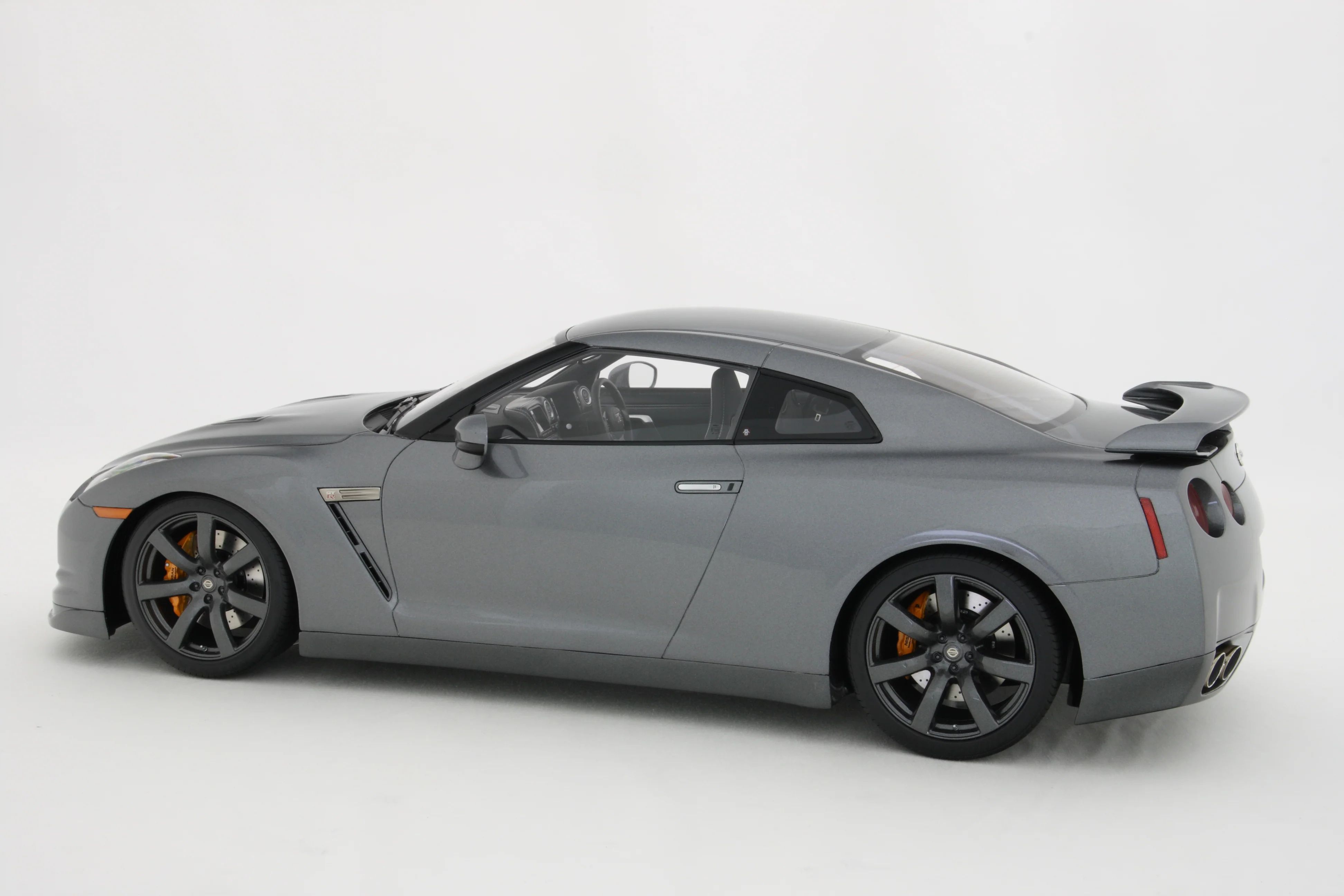Nissan GT-R (2007) - Image 3