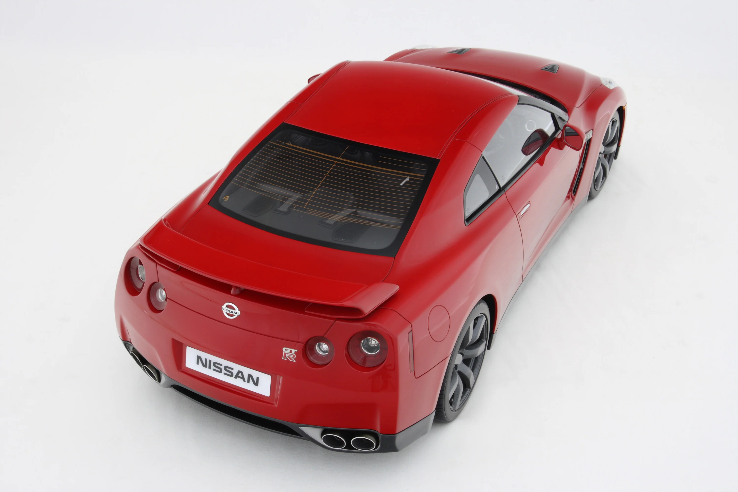 Nissan GT-R (2007) - Image 10