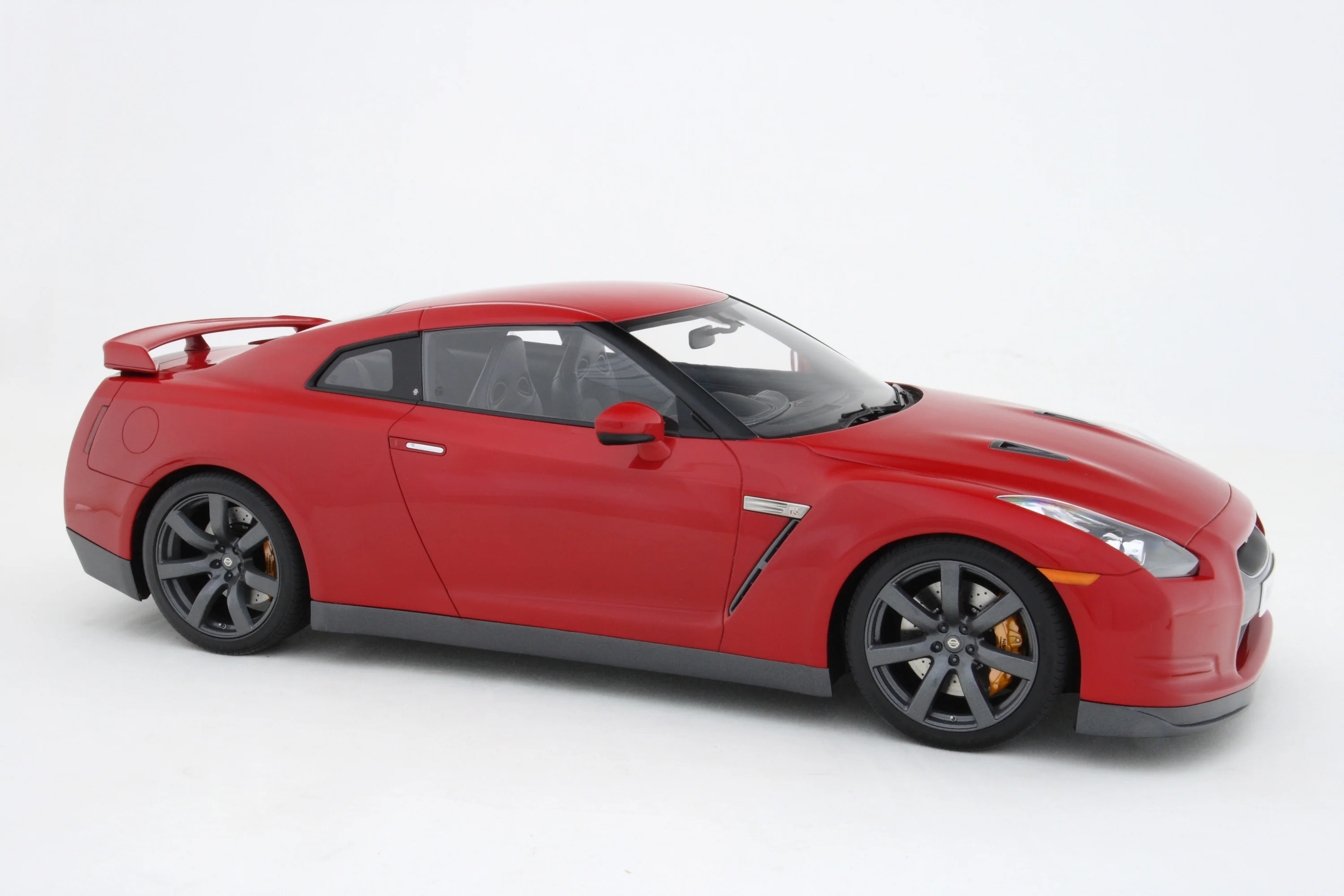 Nissan GT-R (2007) - Image 11