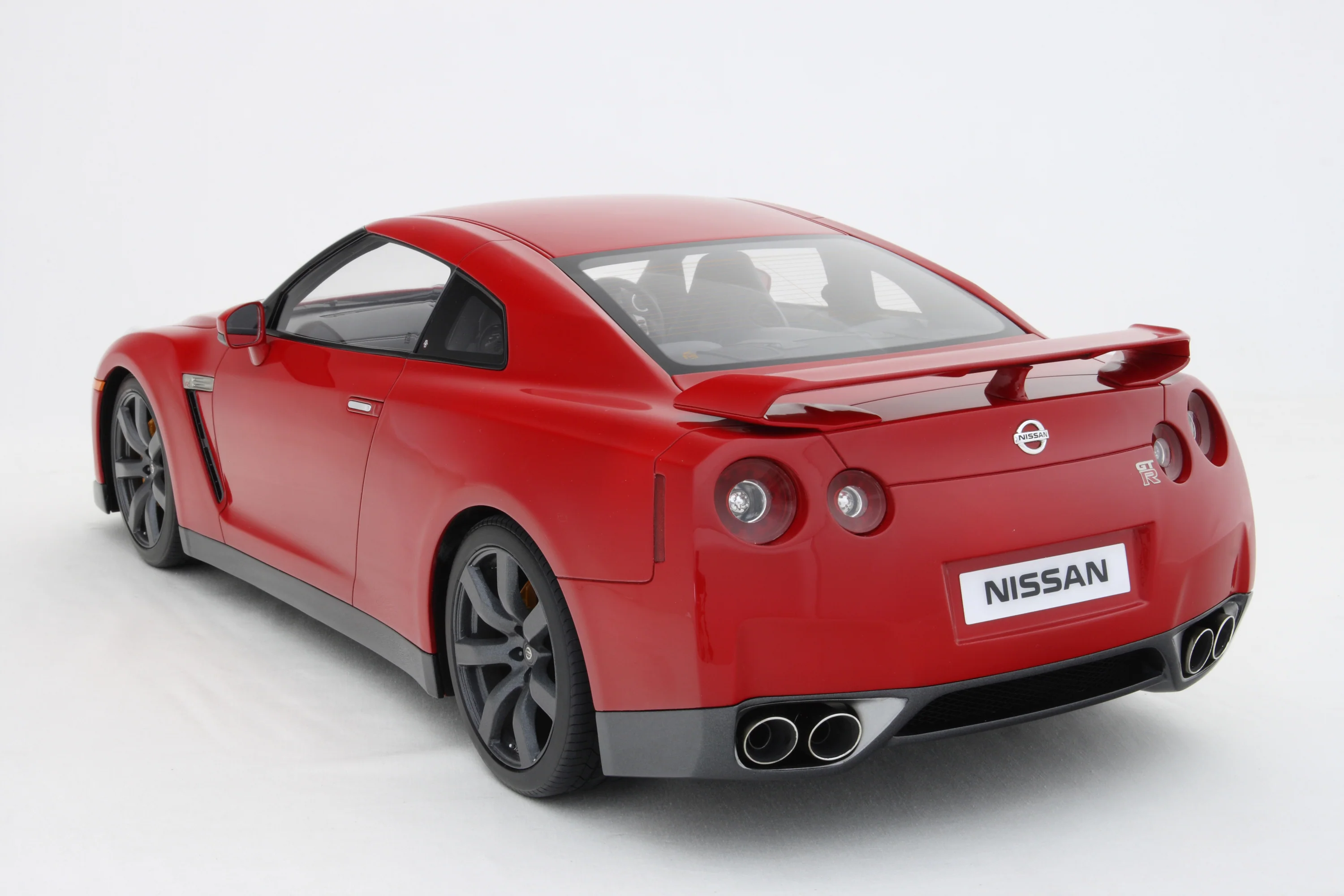Nissan GT-R (2007) - Image 3