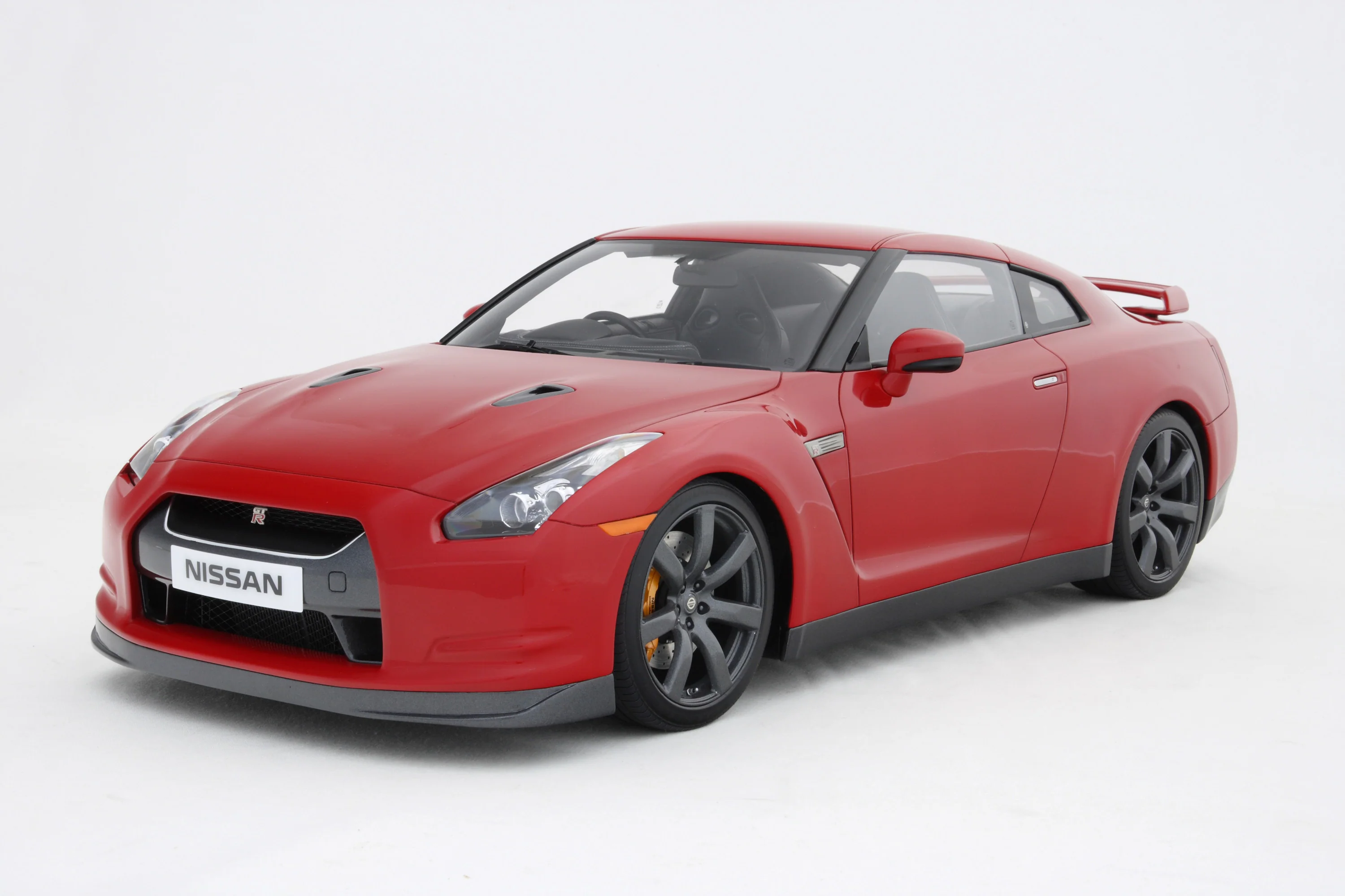 Nissan GT-R (2007) - Image 4