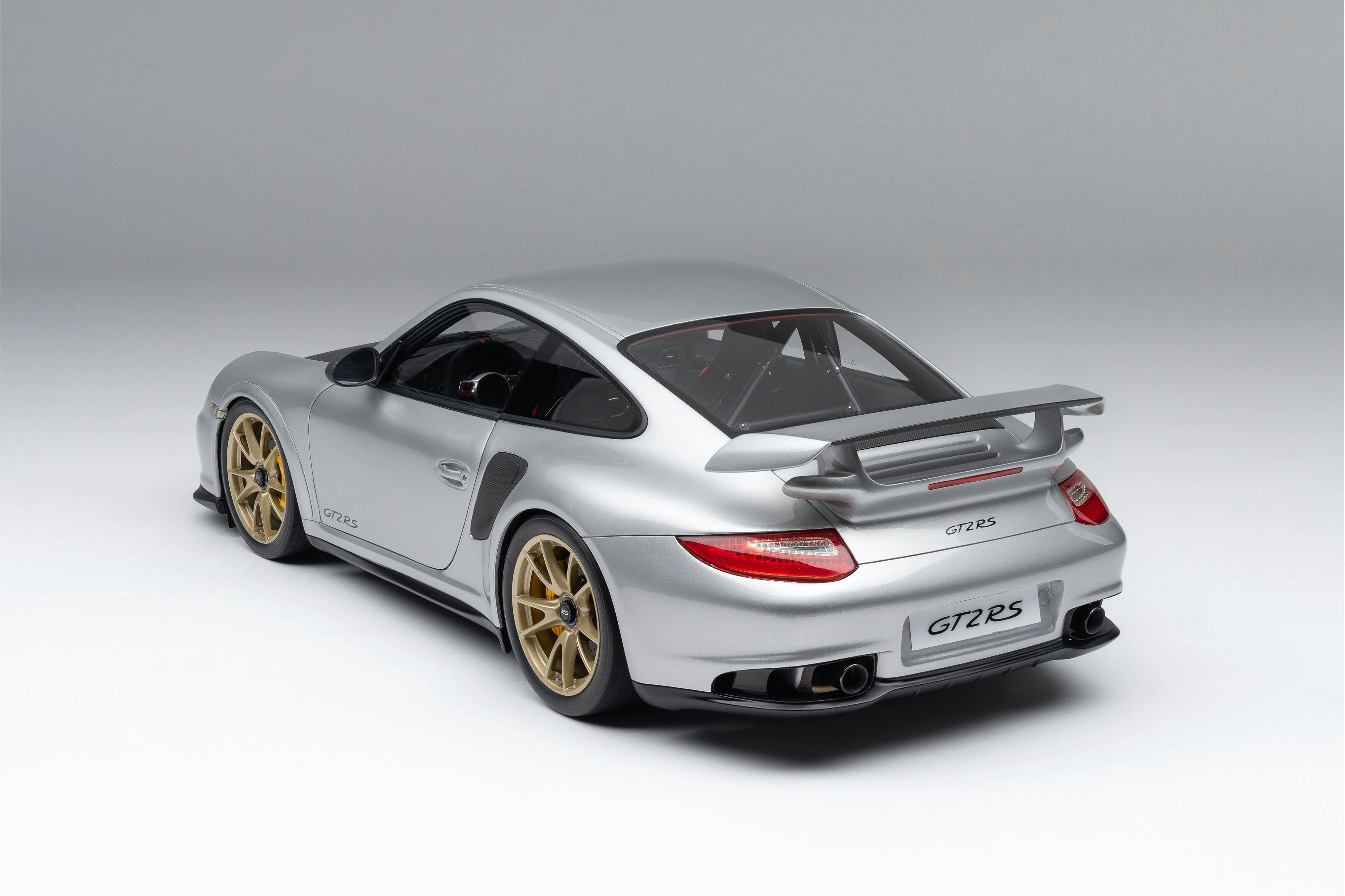 Porsche 911 GT2 RS (2010) - Image 12